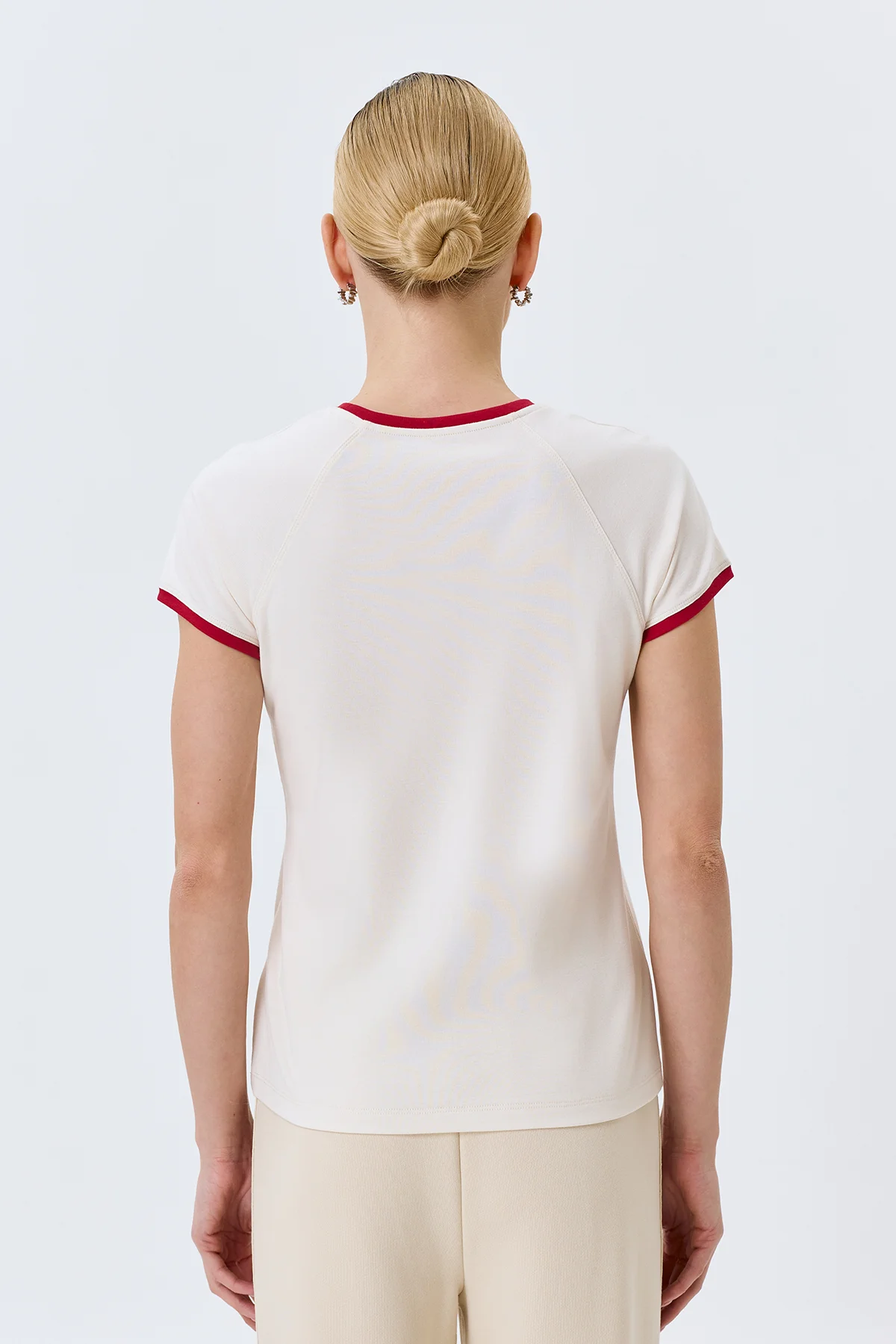 Приталенная футболка с контрастным рибом, 42