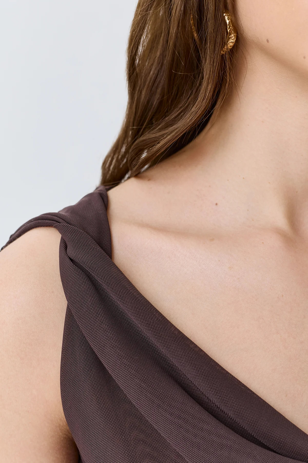 Платье с открытыми плечами, 46