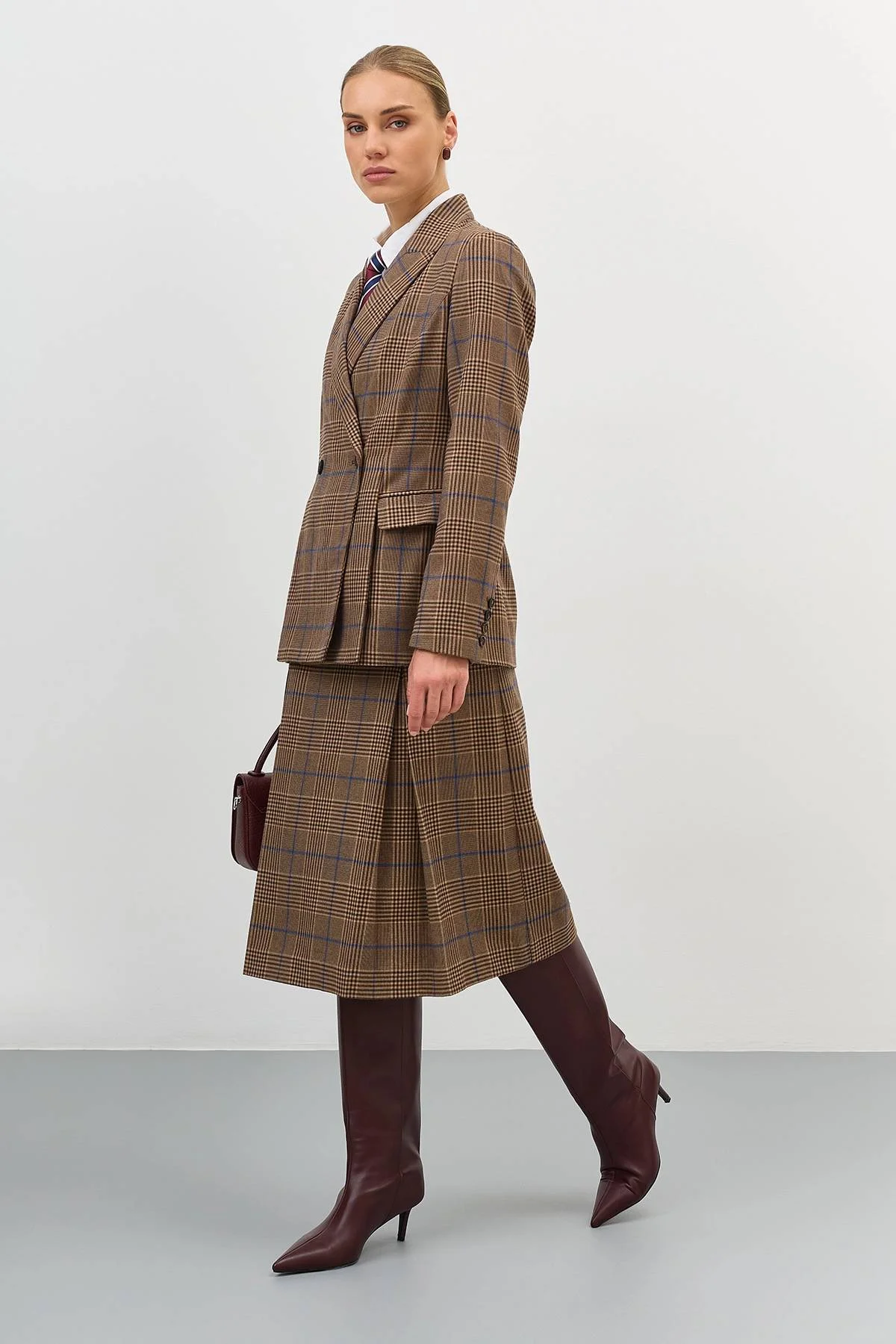 Двубортный жакет в клетку, 52