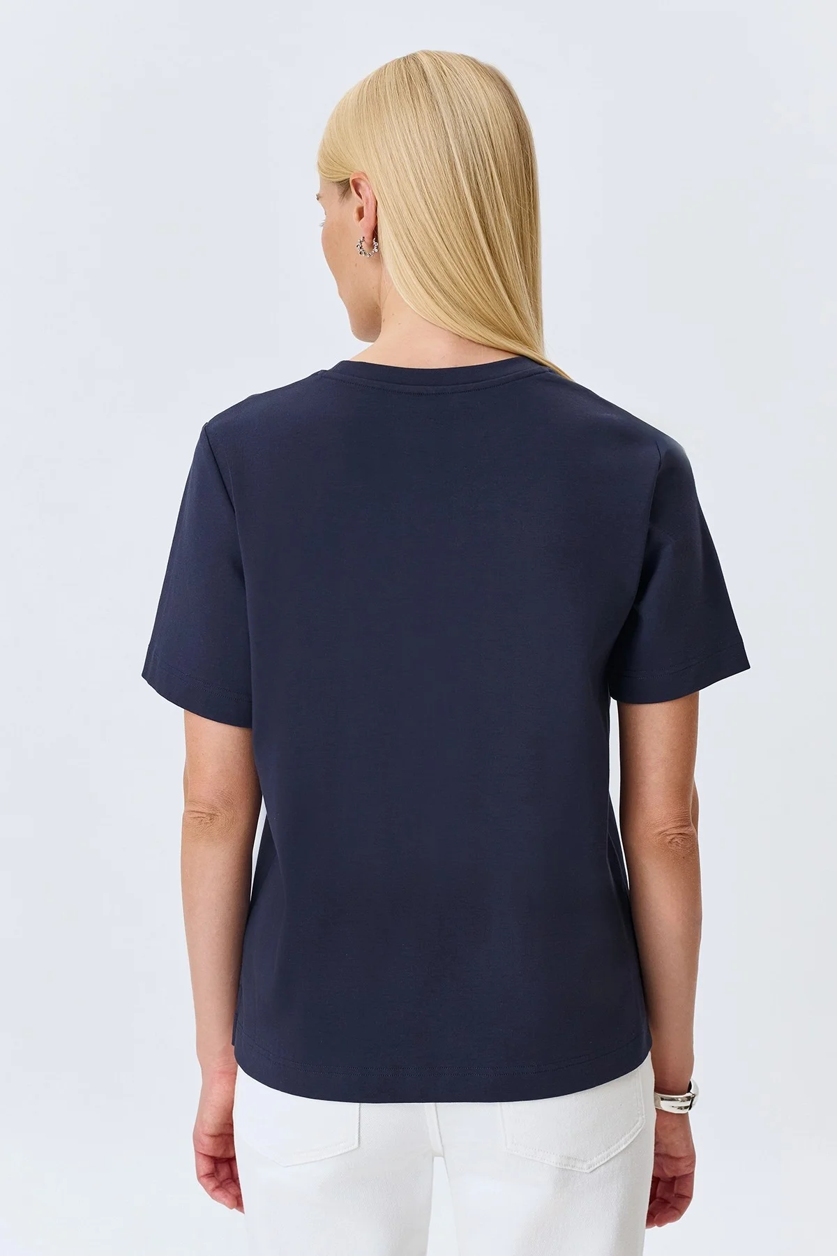 Футболка с контрастной вышивкой, 38