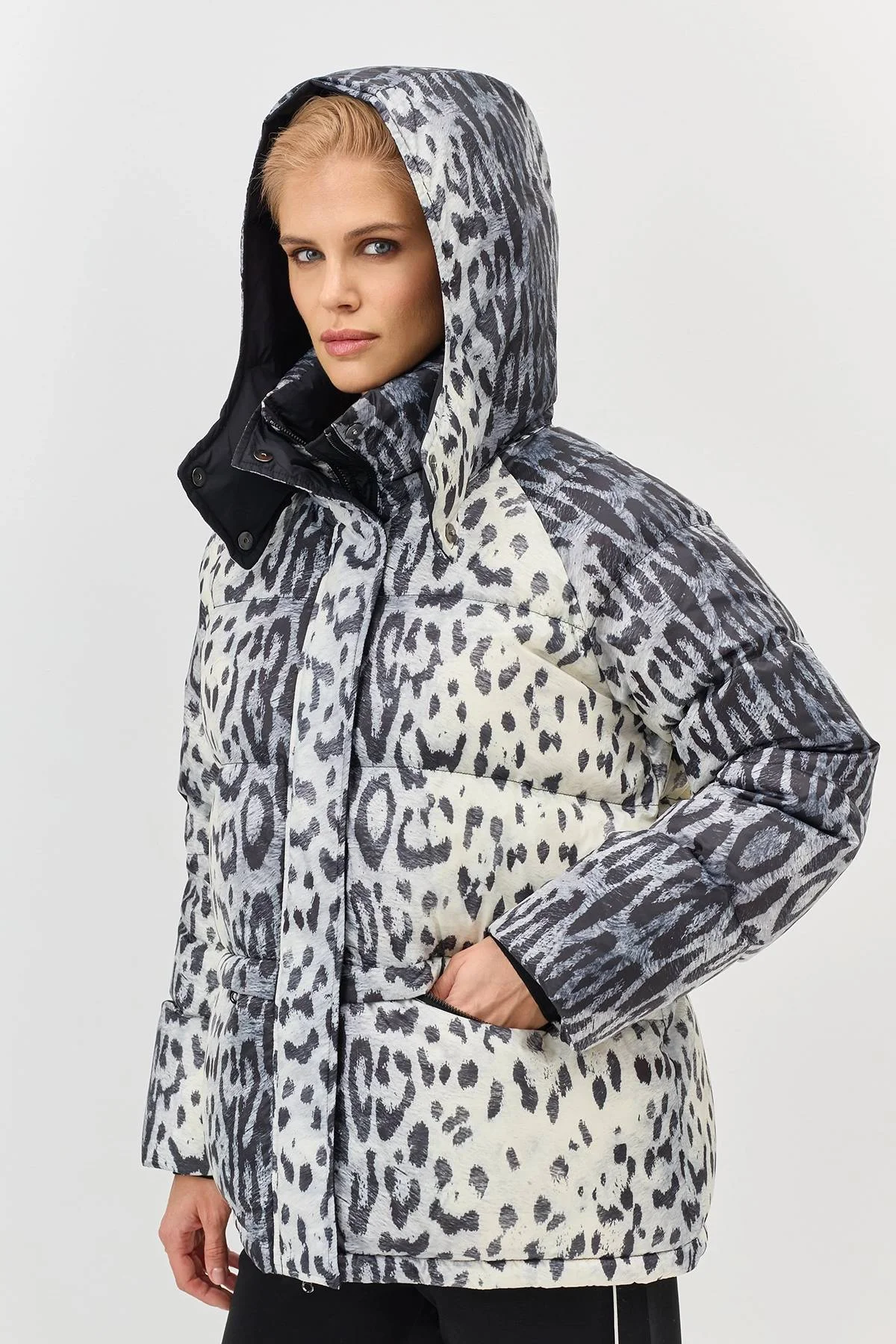 Лимитированная серия  куртка с анималистичным принтом и палантин, 34