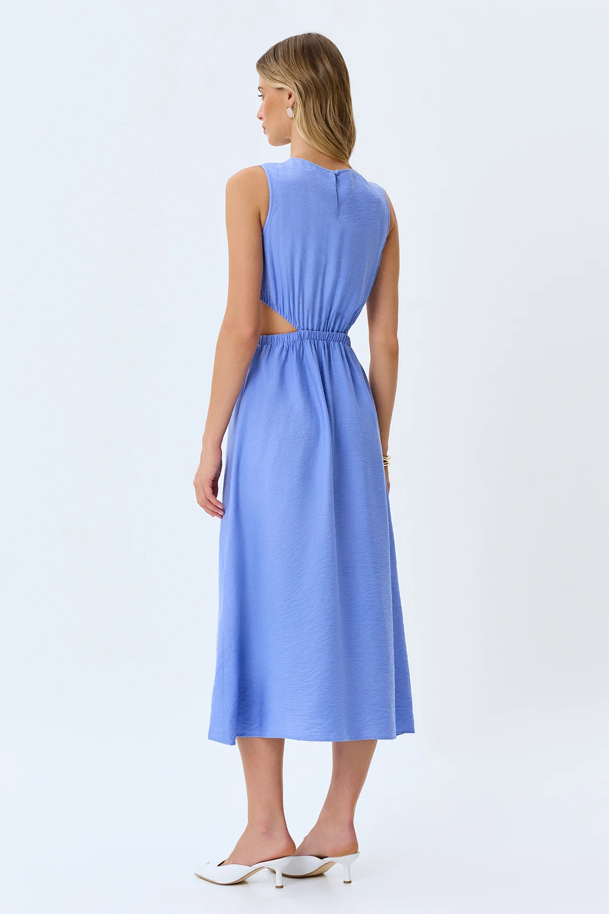 Яркое платье из района с вырезами, 48