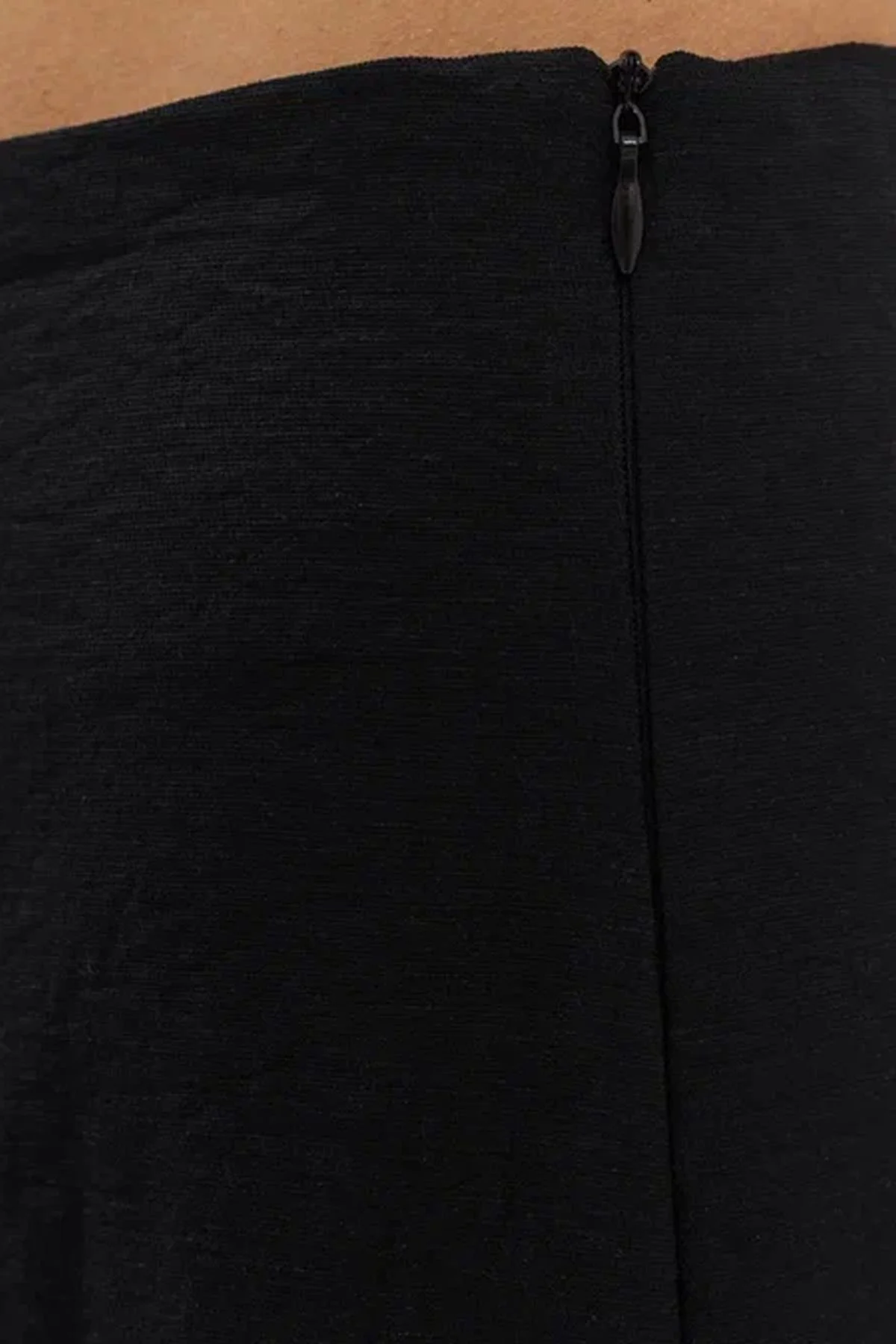 Брюки черного цвета с потайной молнией, 42р