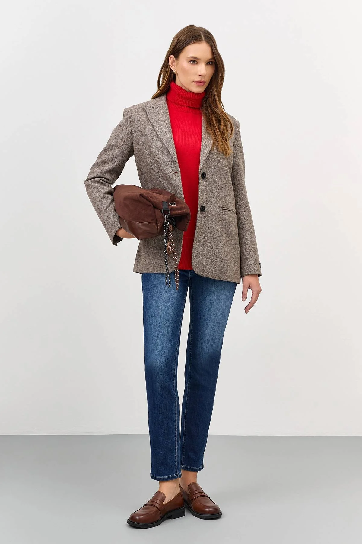 Джинсы с деликатными дестроями, 50