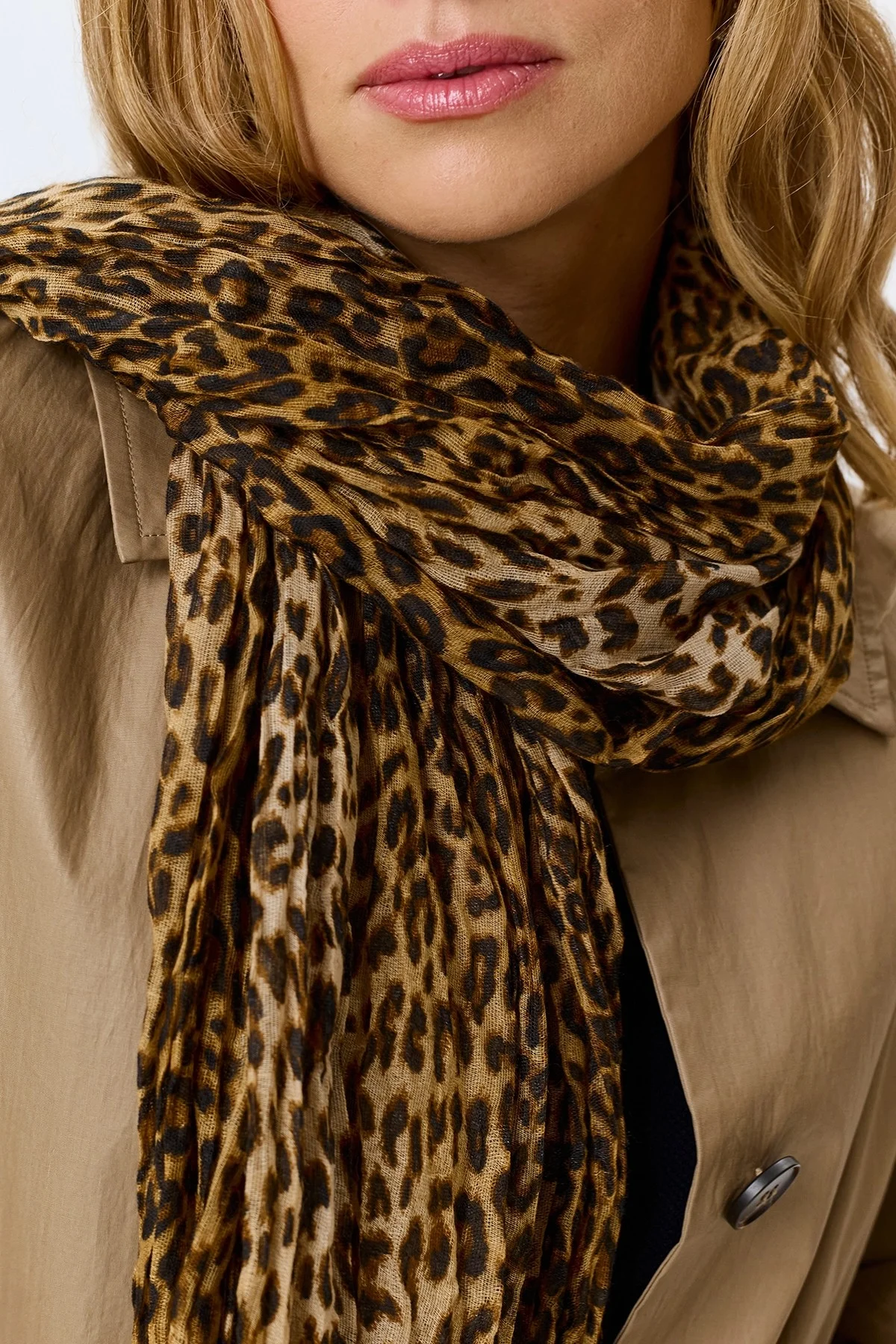 Тонкий палантин с анималистичным принтом, One