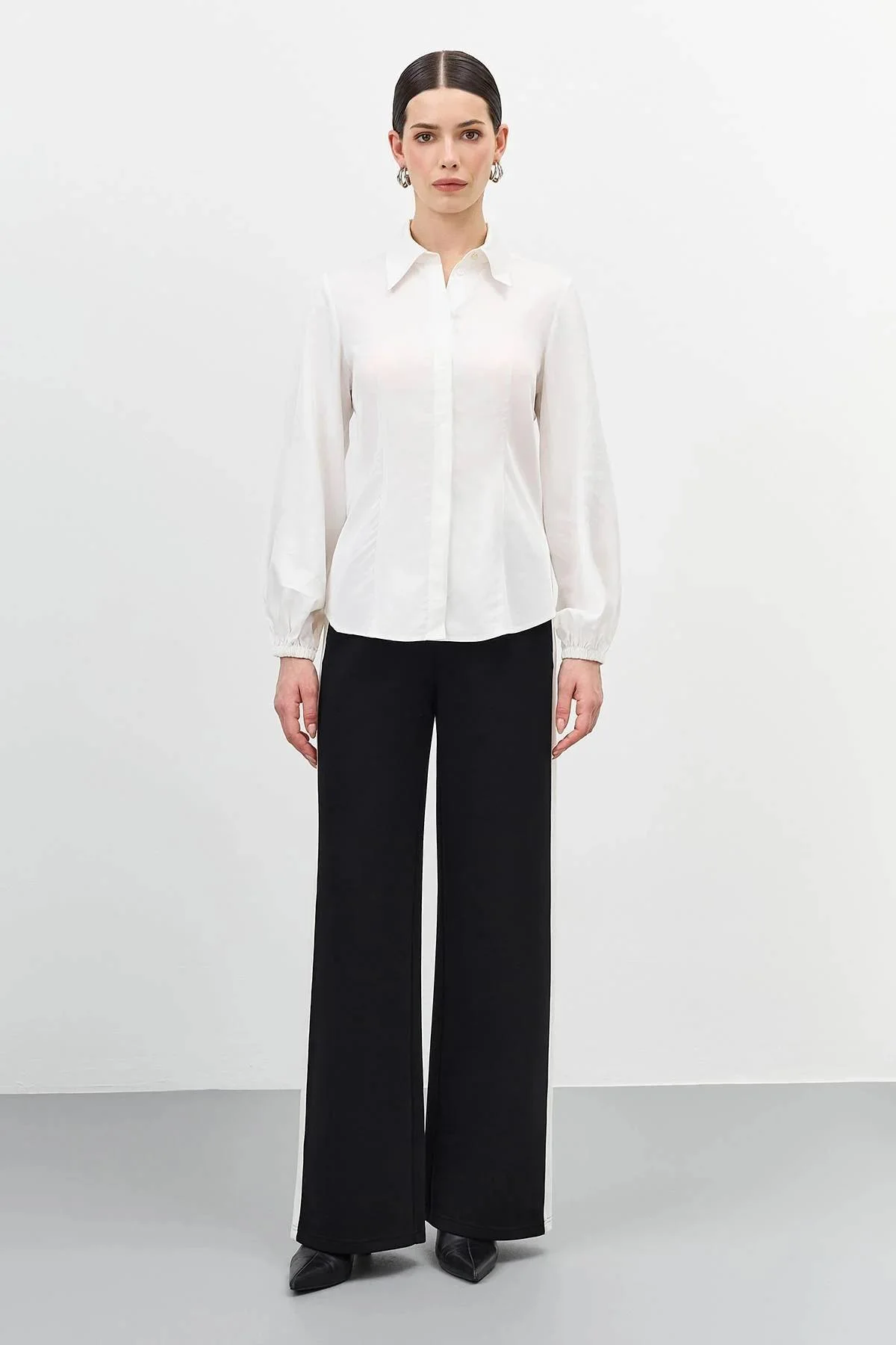 Блузка с объемными рукавами, 40