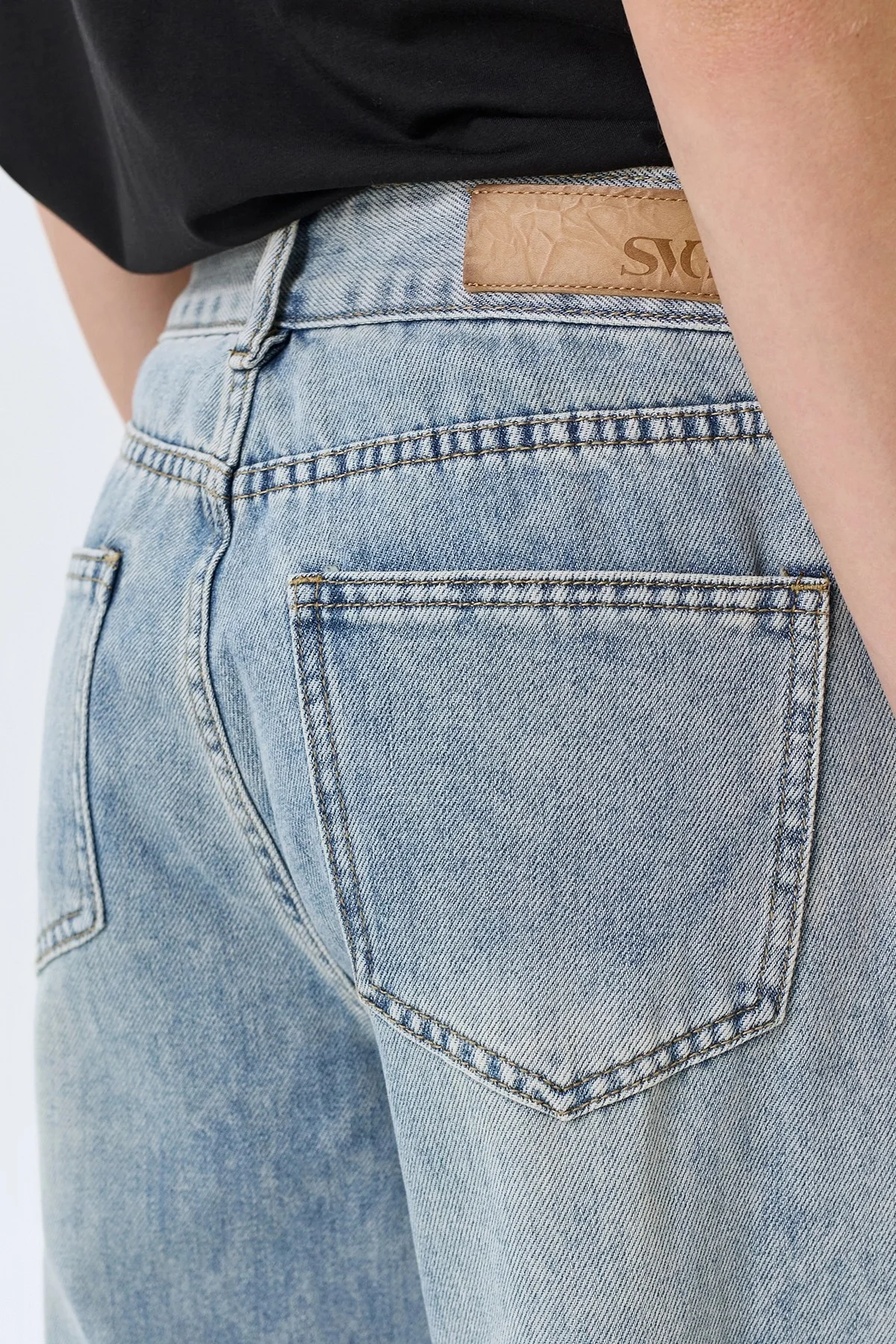 Свободные джинсы с деликатной варкой, 52