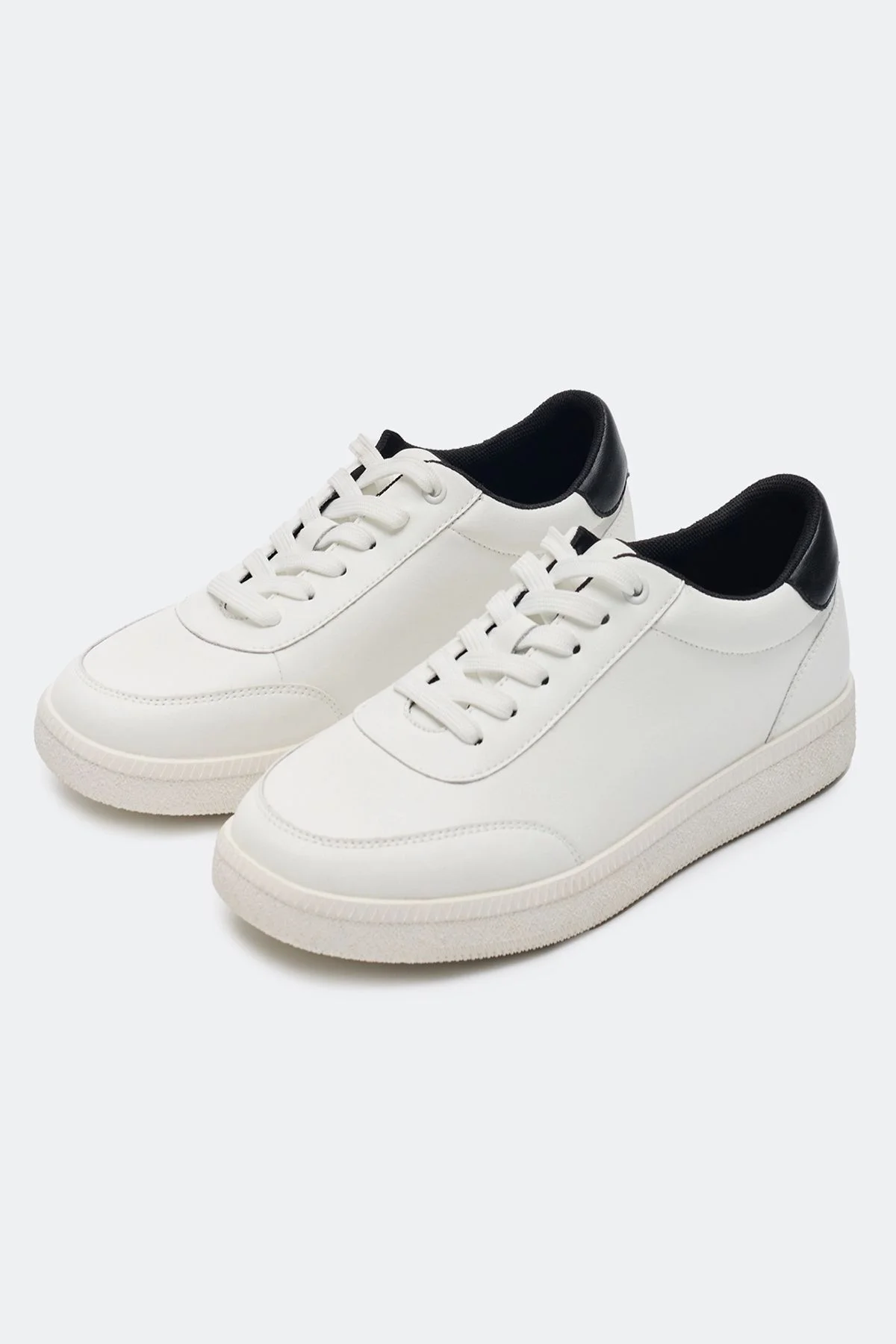 Кожаные базовые кеды с контрастной деталью на пятке, 37р