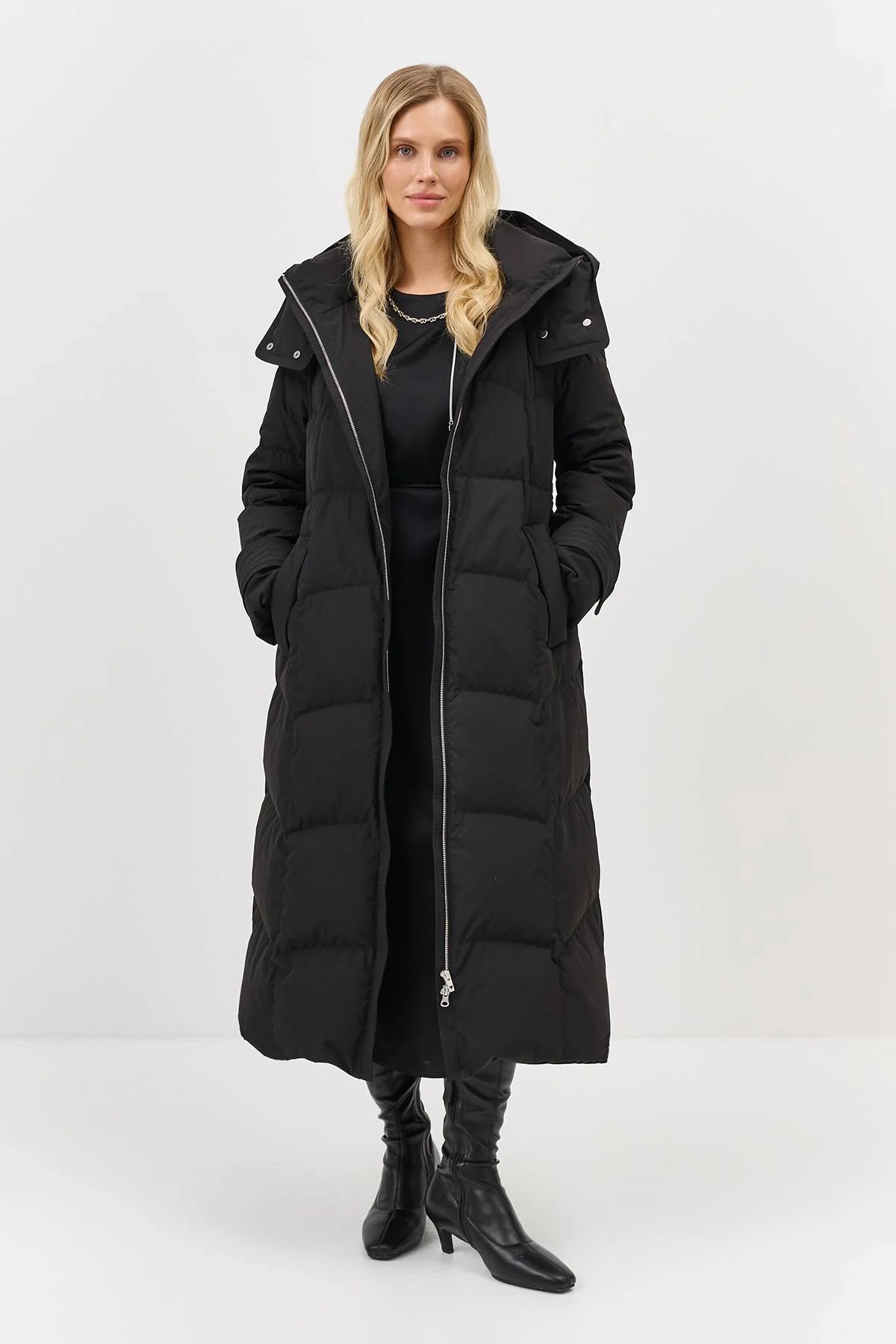 Лимитированная серия пальто с акцентным высоким воротником с палантином, 38