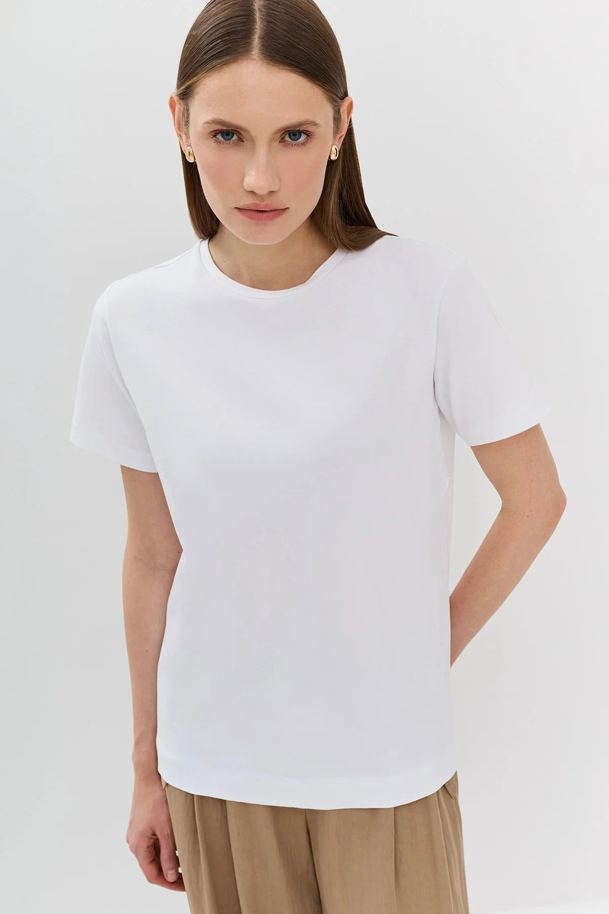 Базовая белая футболка из эластичного хлопка, 46