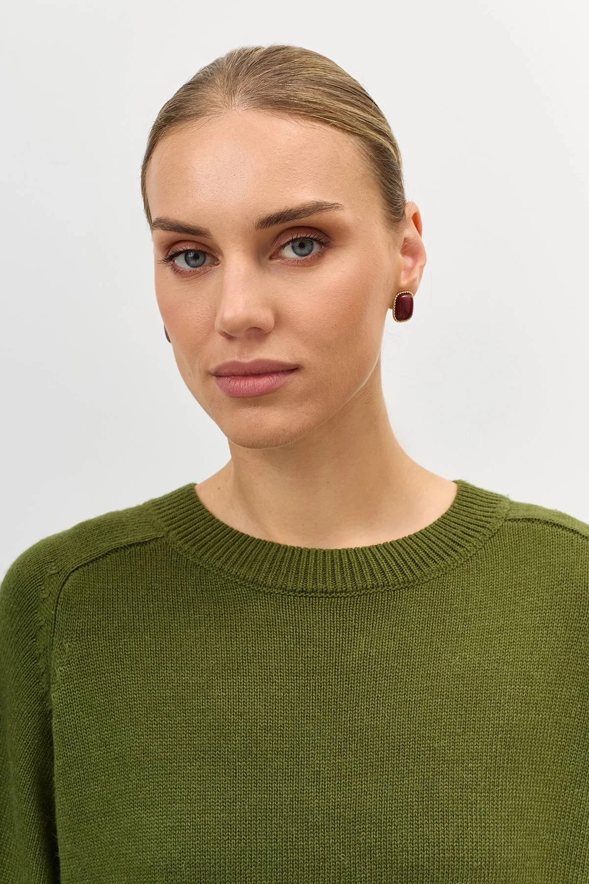 Яркий свитер с ангорой в составе, 52