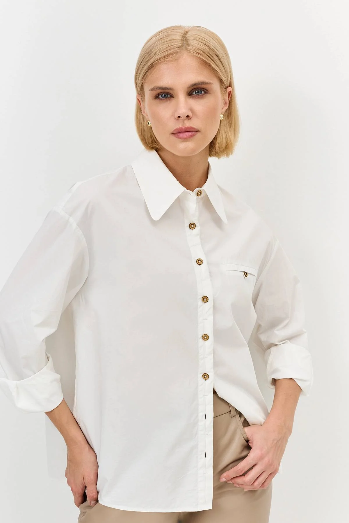 Лимитированная серия Oversize рубашка из 100% хлопка в белом цвете с ремнем, 36