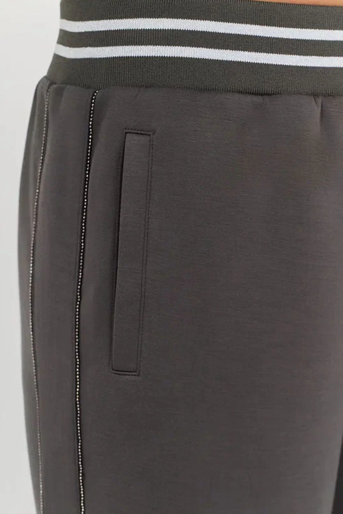 Брюки в спортивном стиле с декорированными лампасами, 52р