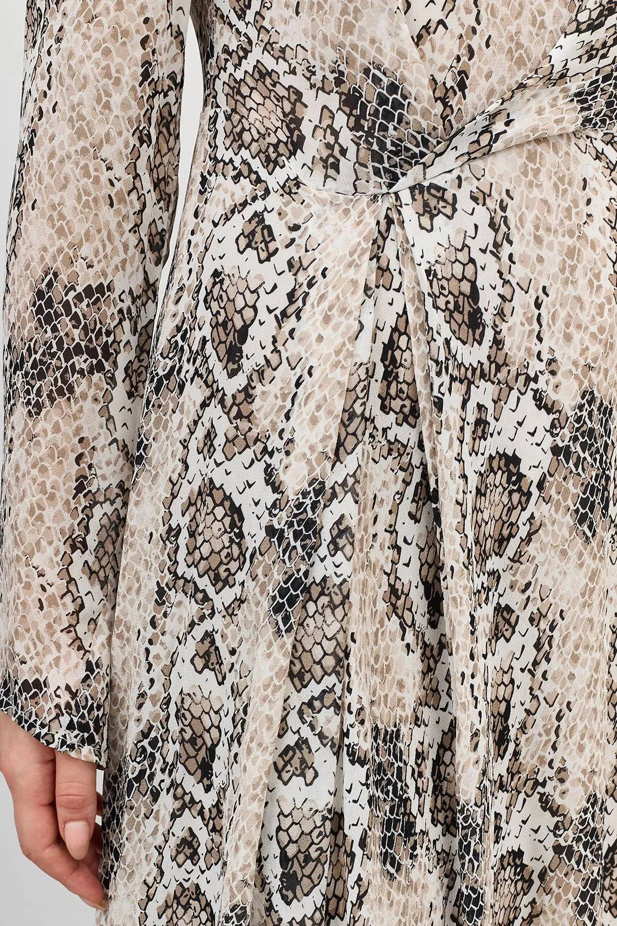 Платье-макси с анималистичным принтом,  46