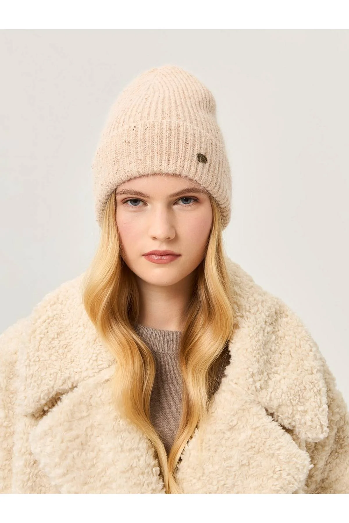 Шапка бежевая, One