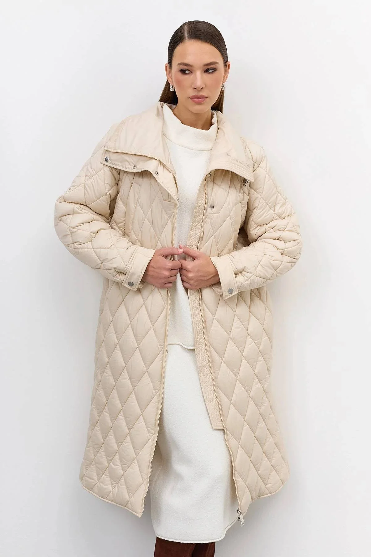 Пальто с акцентным воротником, 48