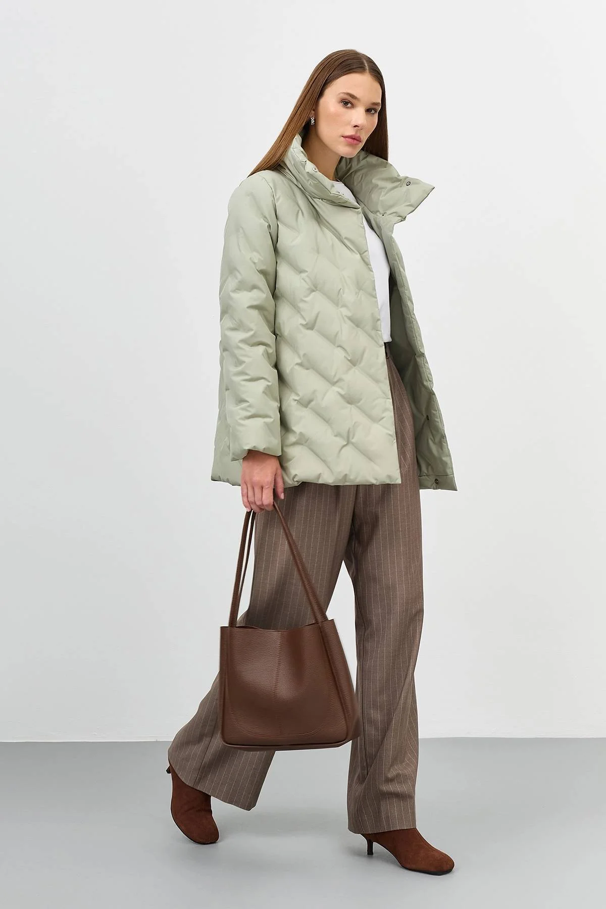 Лимитированная серия светло-оливковая куртка с палантином, 42