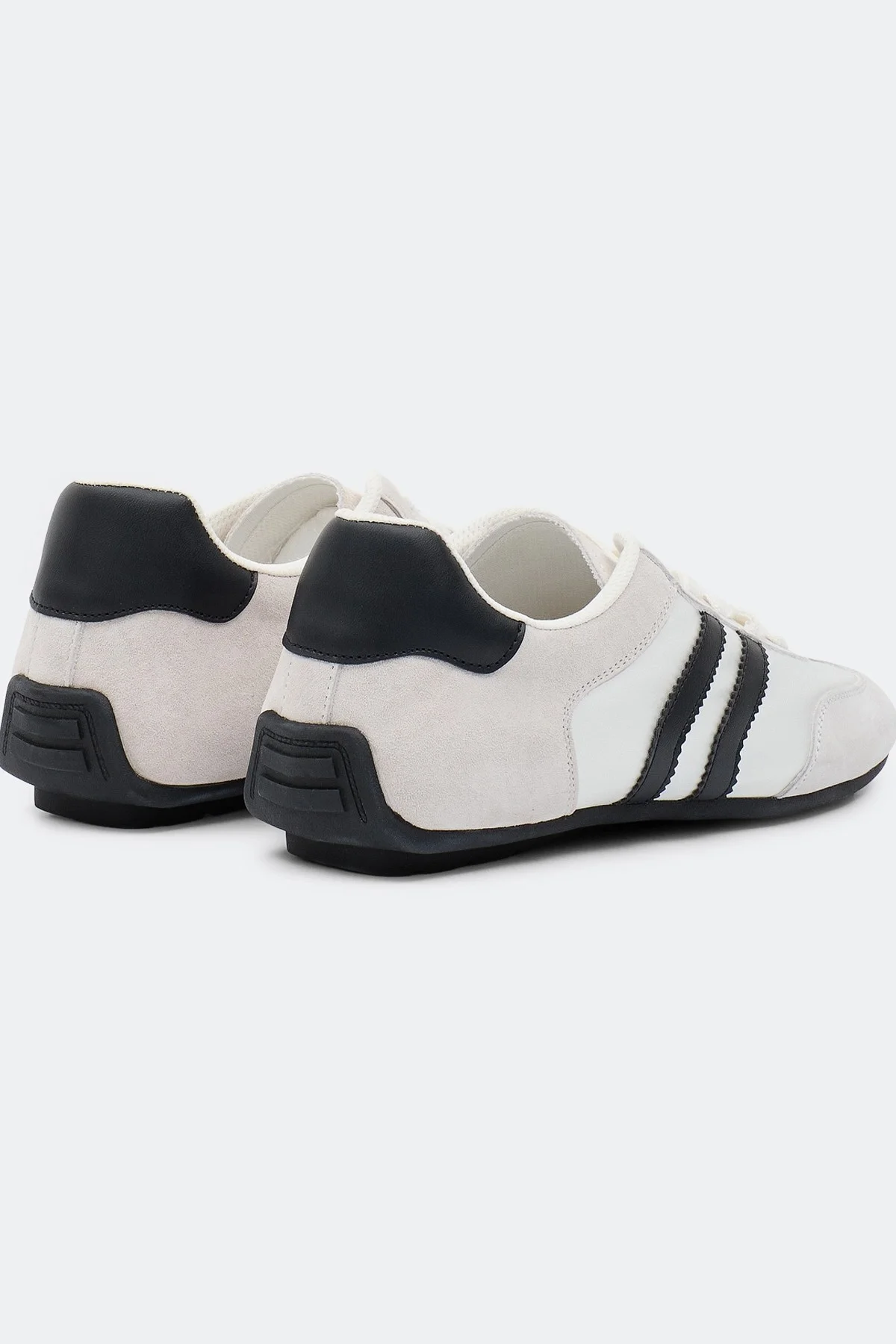 Комбинированные кроссовки с контрастными деталями, 36