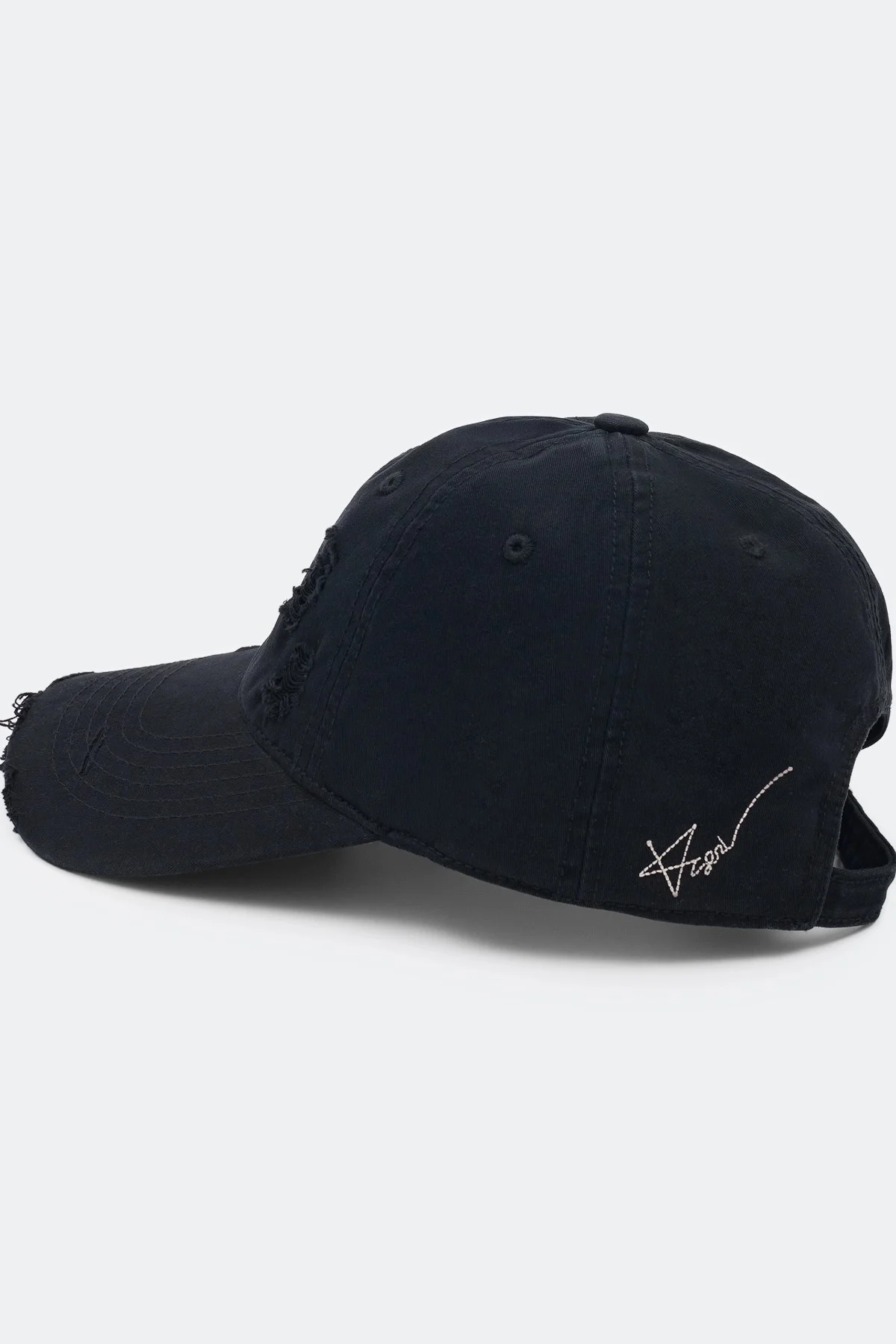 Бейсболка с акцентными дестроями, One