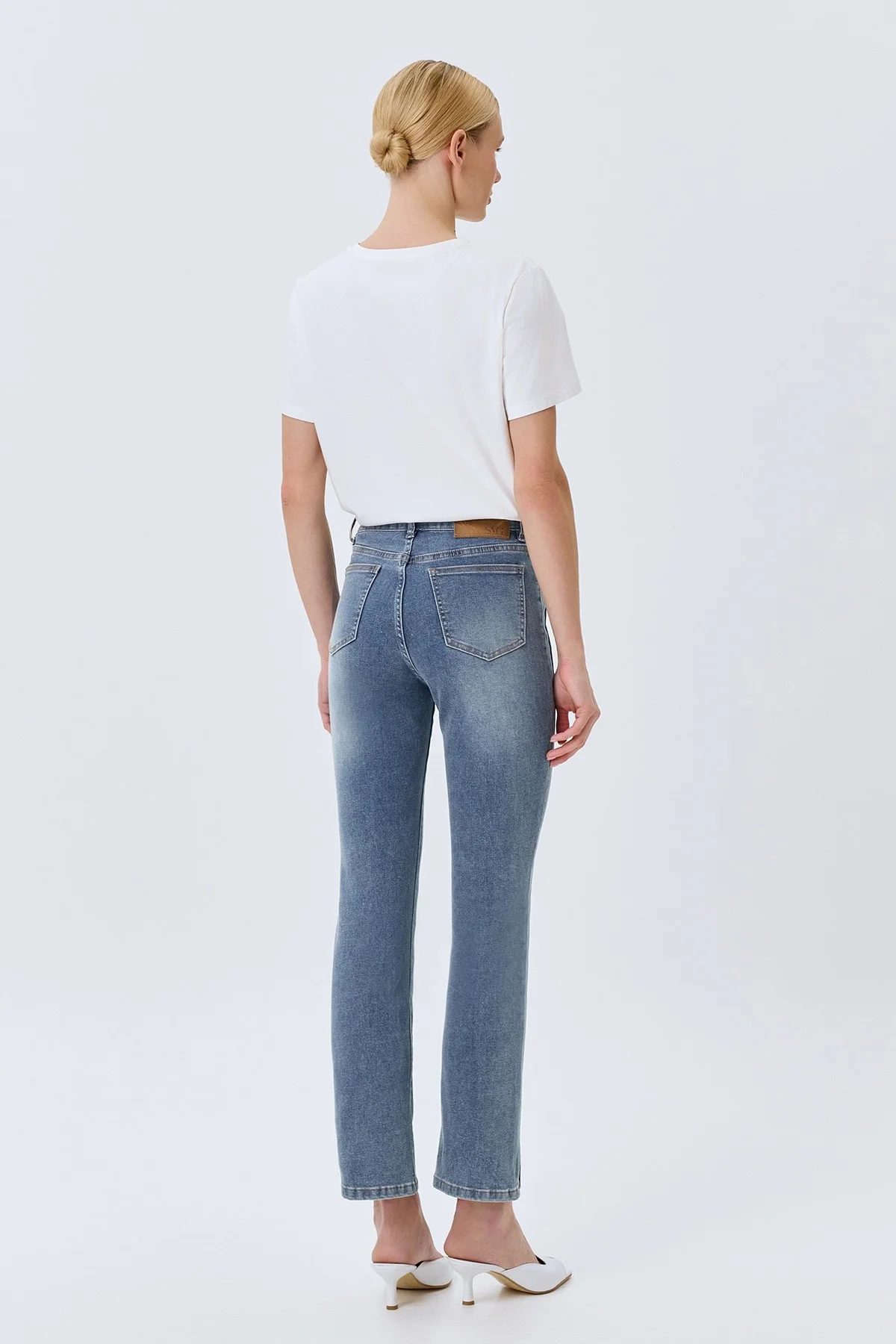 Джинсы slim fit с акцентными швами, 48