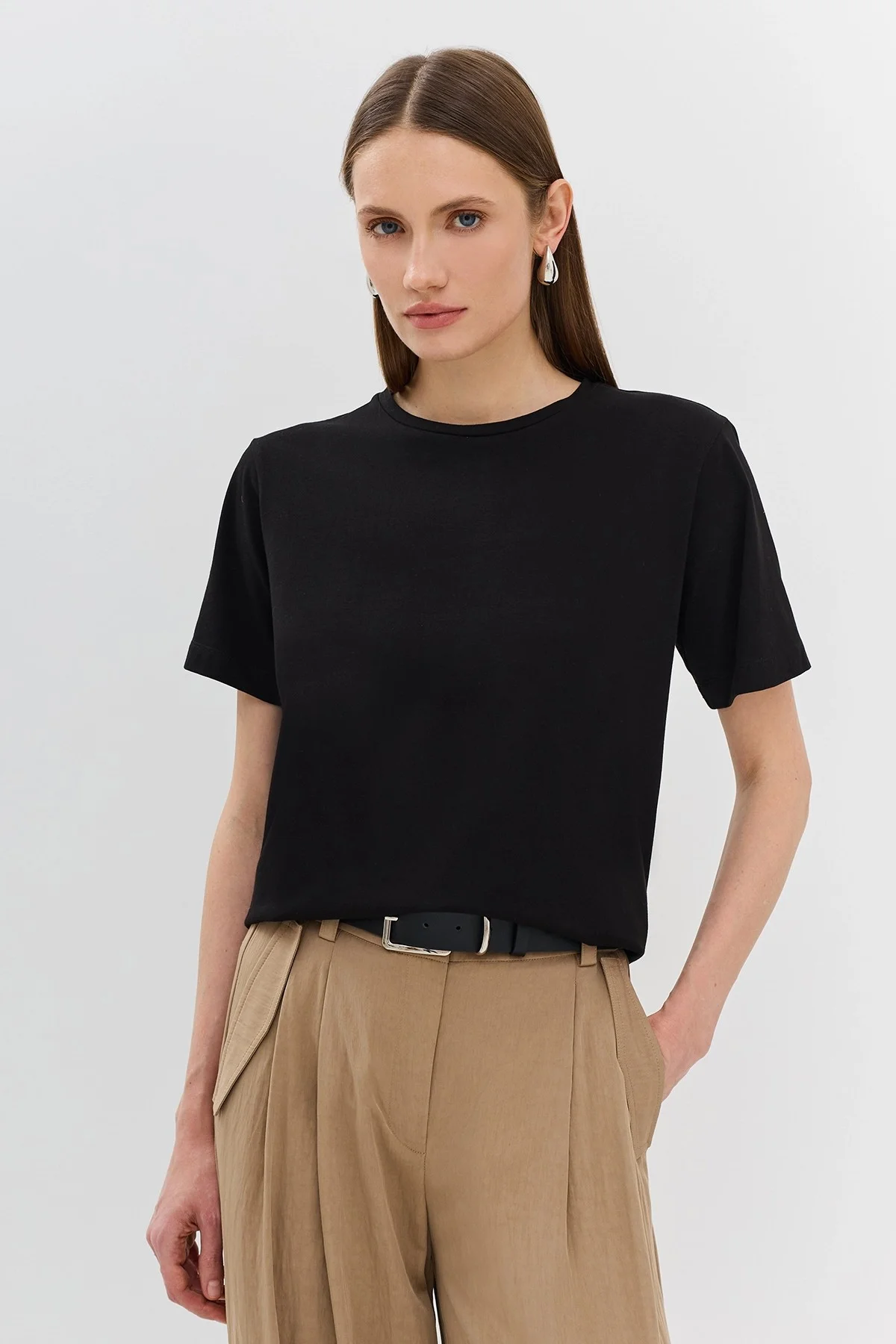 Базовая черная футболка из эластичного хлопка, 52