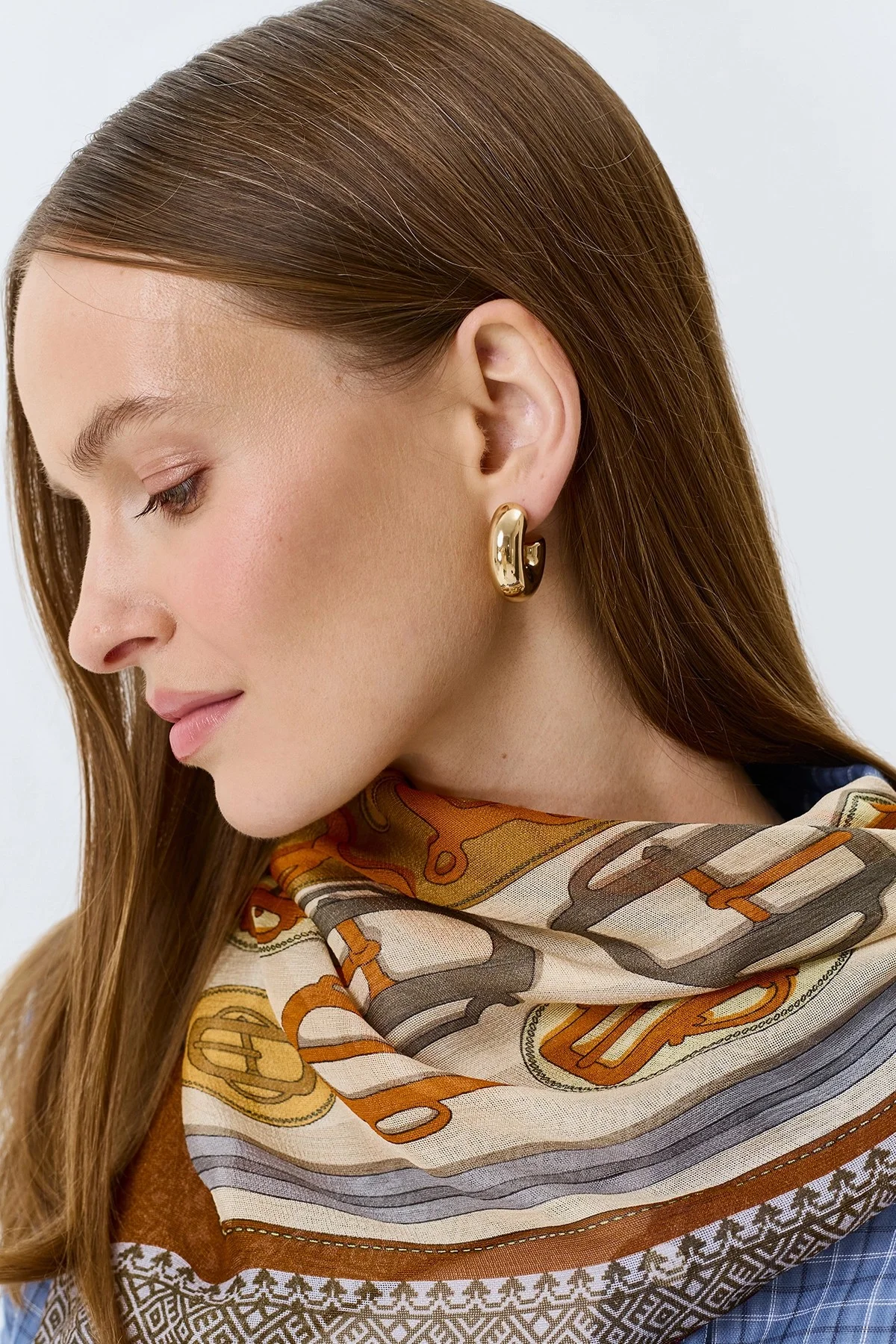 Яркий шелковый платок, One