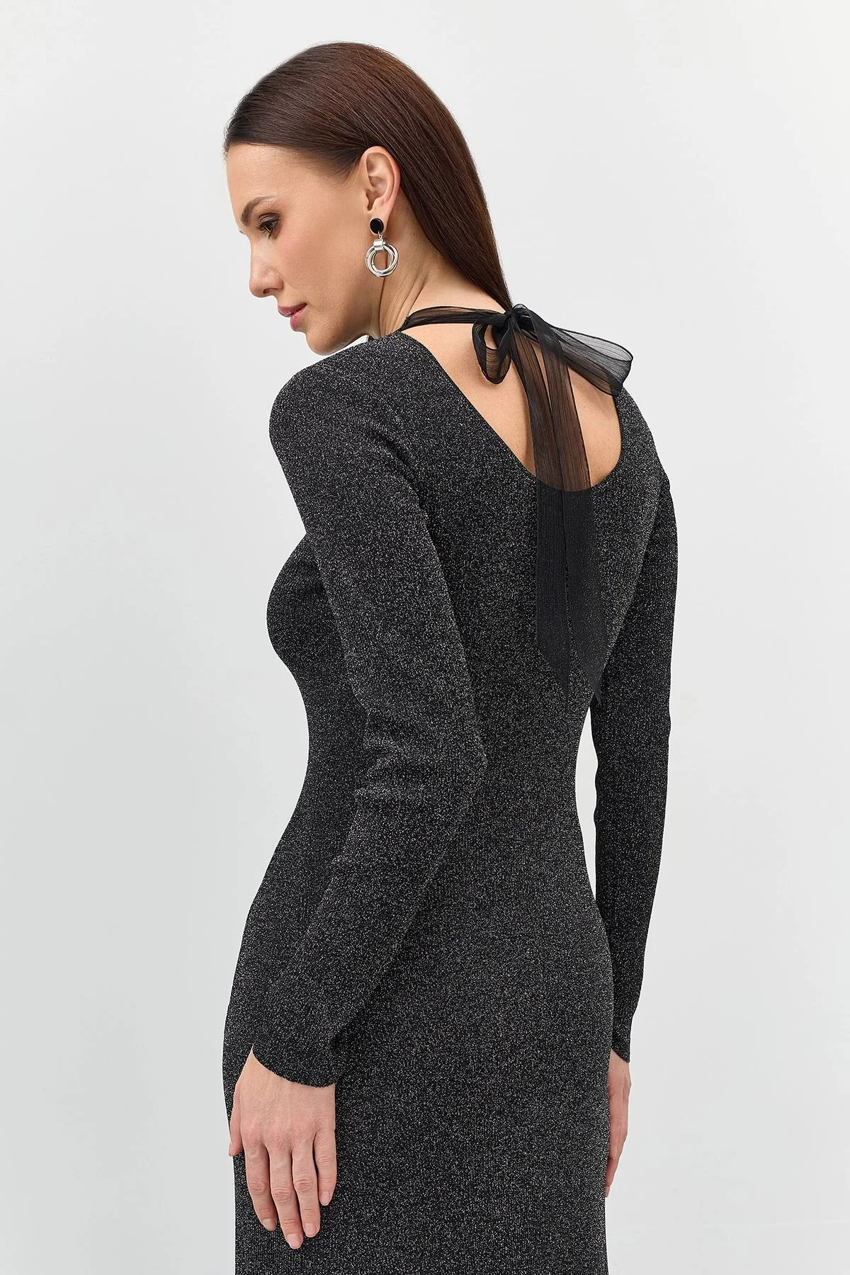 Платье с мерцающим люрексом и отрытой спиной