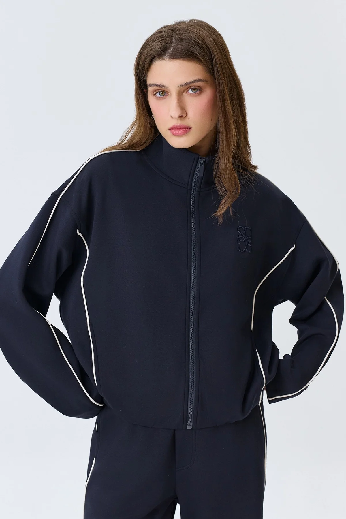 Трикотажный бомбер в спортивном стиле, 44