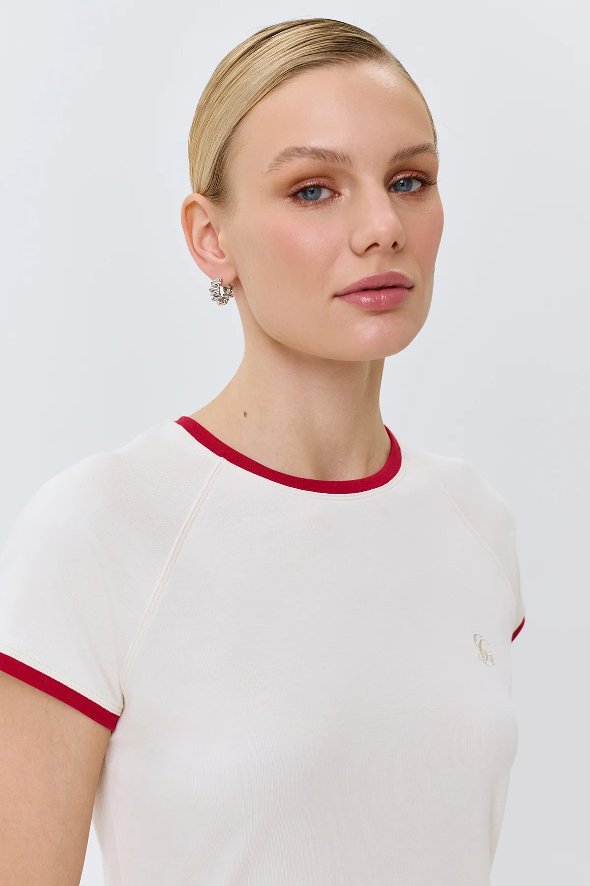 Приталенная футболка с контрастным рибом, 46