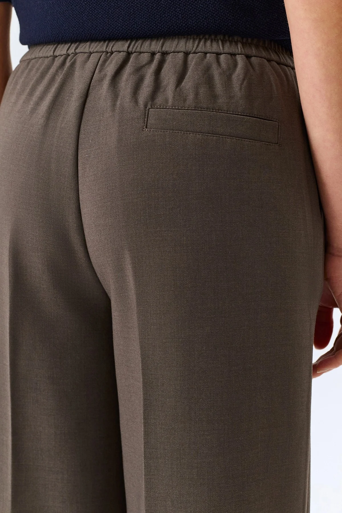 Брюки из смесовой вискозы с мягкими стрелками, 36