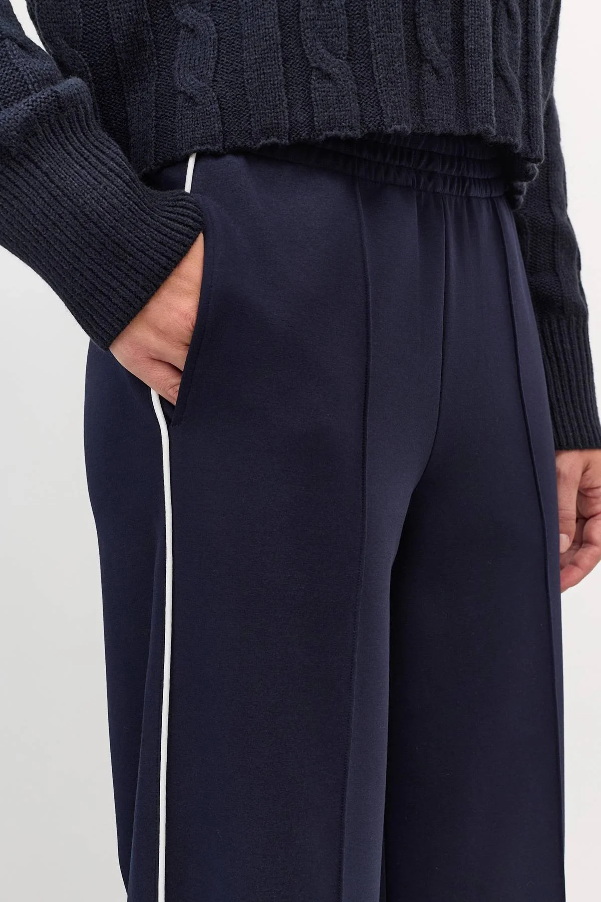 Трикотажные брюки с контрастным кантом, 48