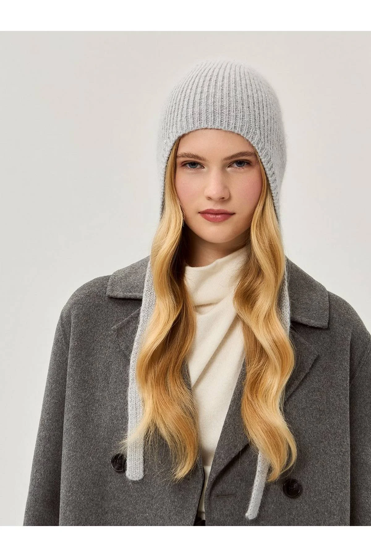 Шапка светло-серая, One