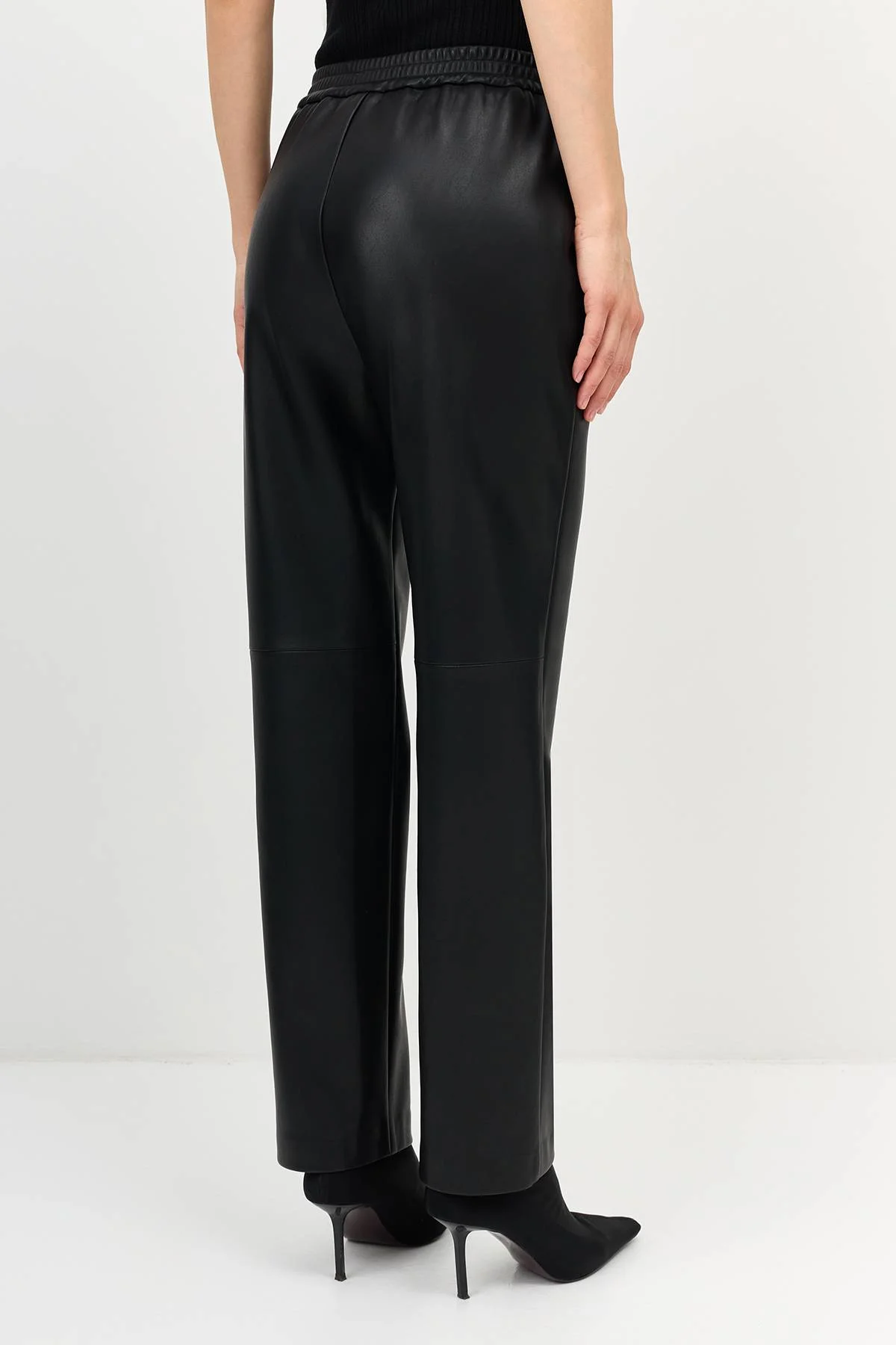 Лимитированная серия брюки в черном цвете с ремнем, 46