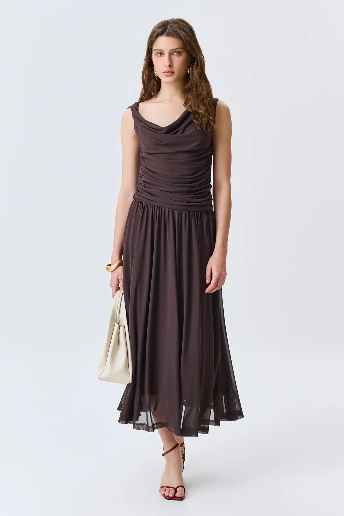 Платье с открытыми плечами, 46