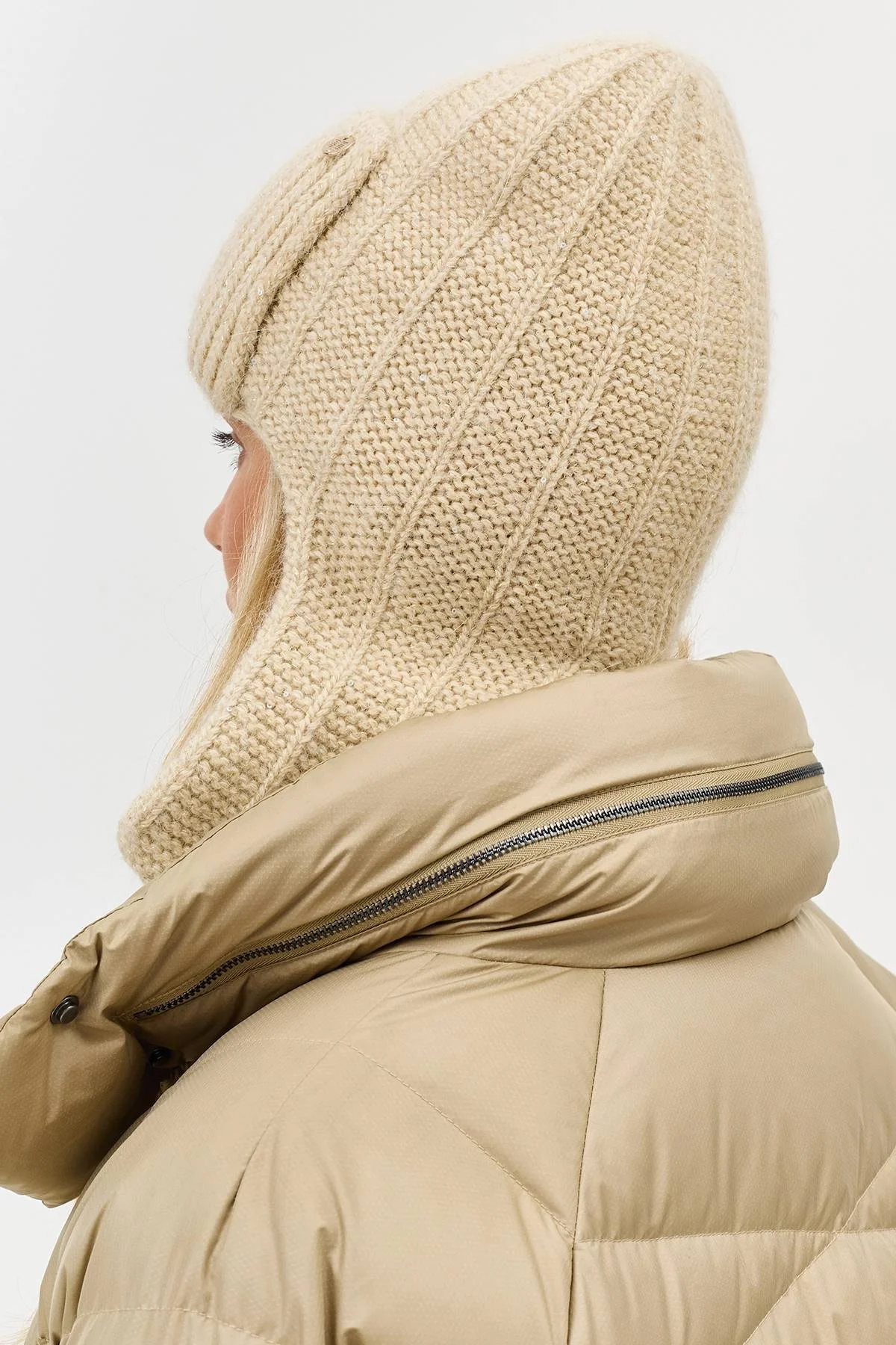 Светлая шапка-ушанка с ангорой, One