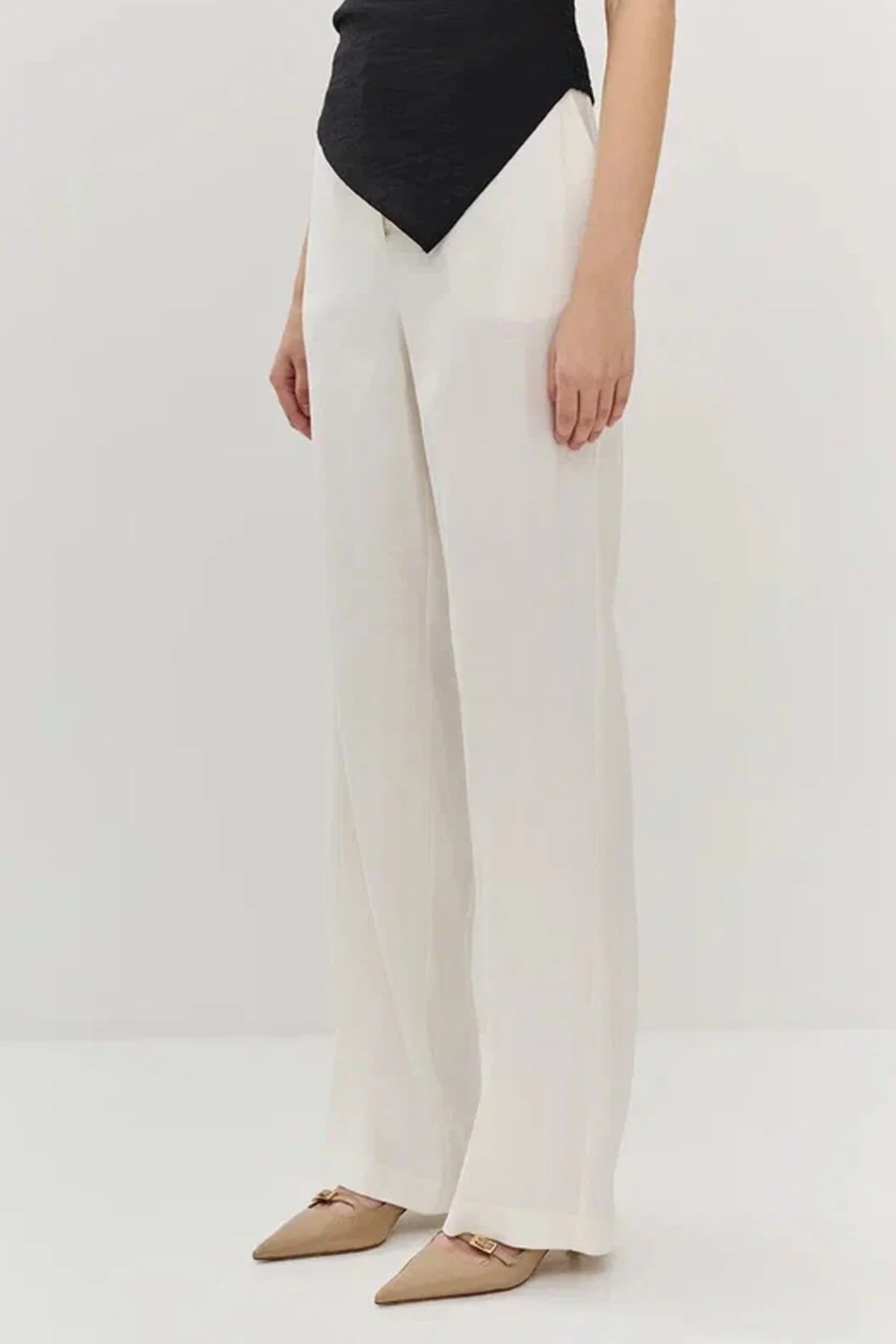 Прямые брюки молочного цвета со шлёвками, 48р