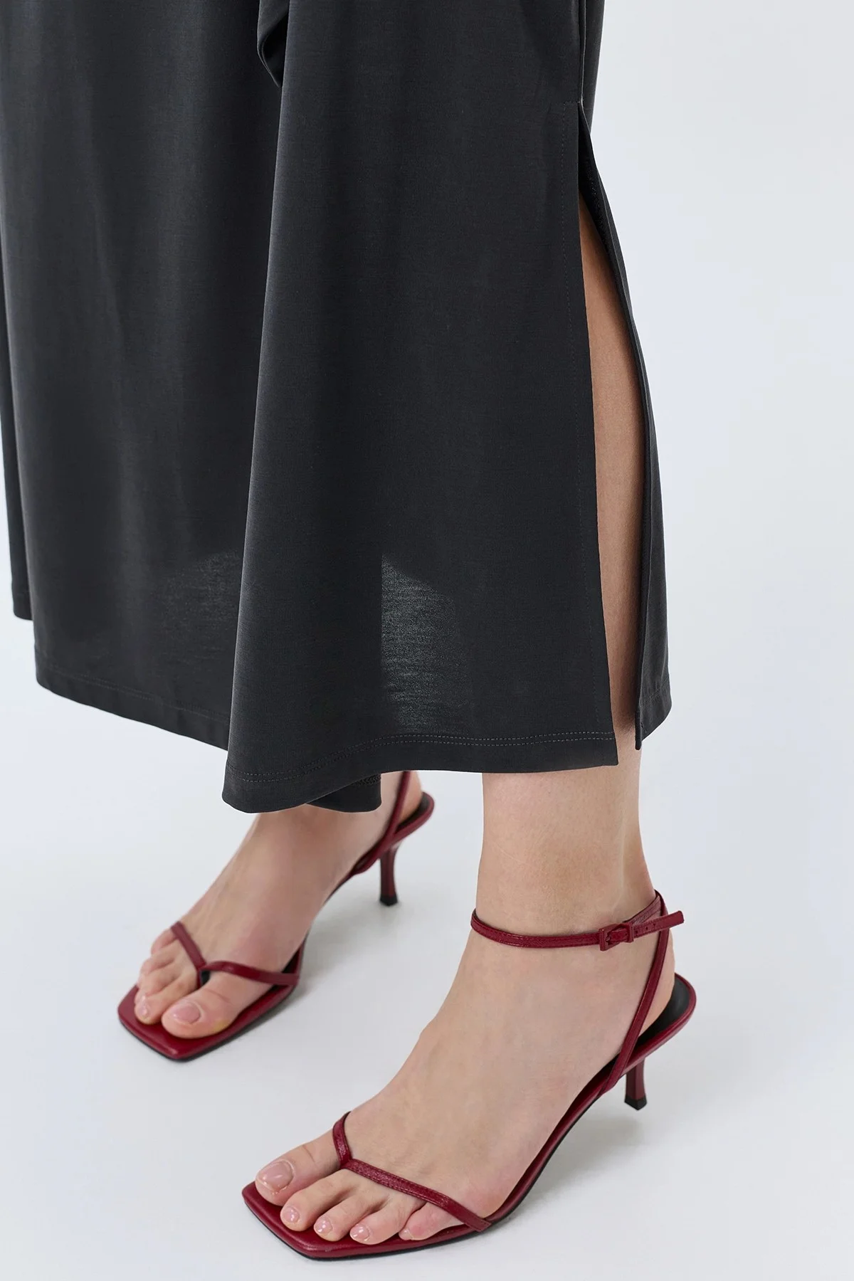 Элегантное платье с акцентной драпировкой, 50