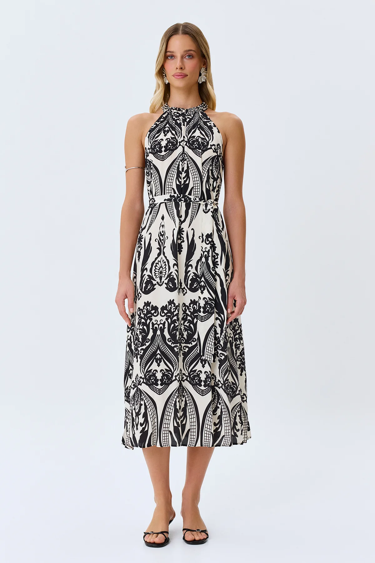 Платье нарядное летнее c поясом, 46