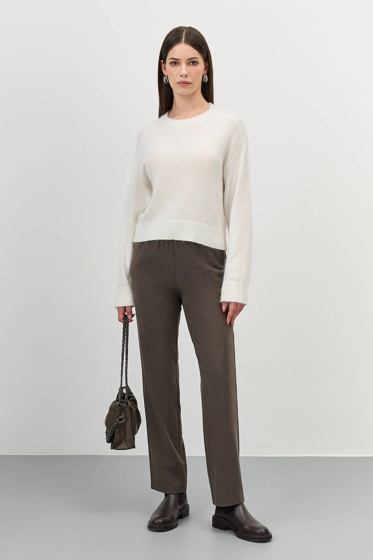 Лимитированная серия пушистый белый джемпер с ангорой и ремень, 40 Лимитированная серия пушистый белый джемпер с ангорой и ремень, 40