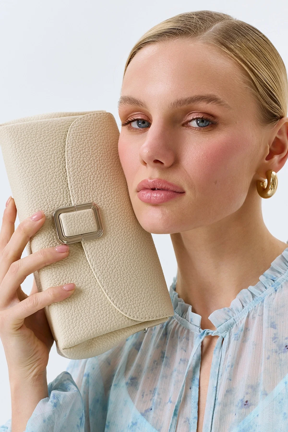 Сумка кроссбоди в молочном оттенке, One