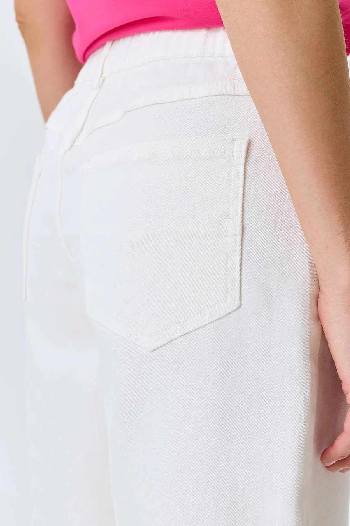 Белые джинсовые бермуды, 40