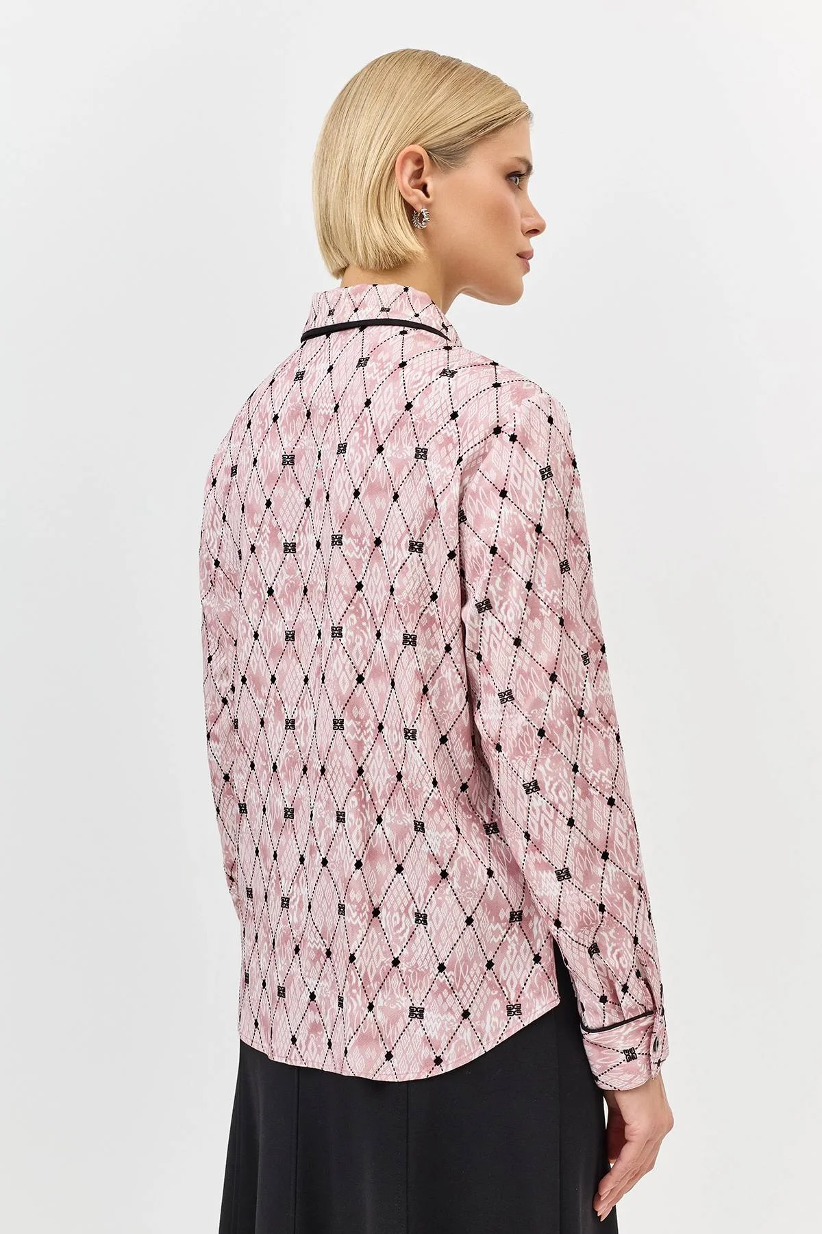 Блузка из вискозы с брендированным принтом, 42