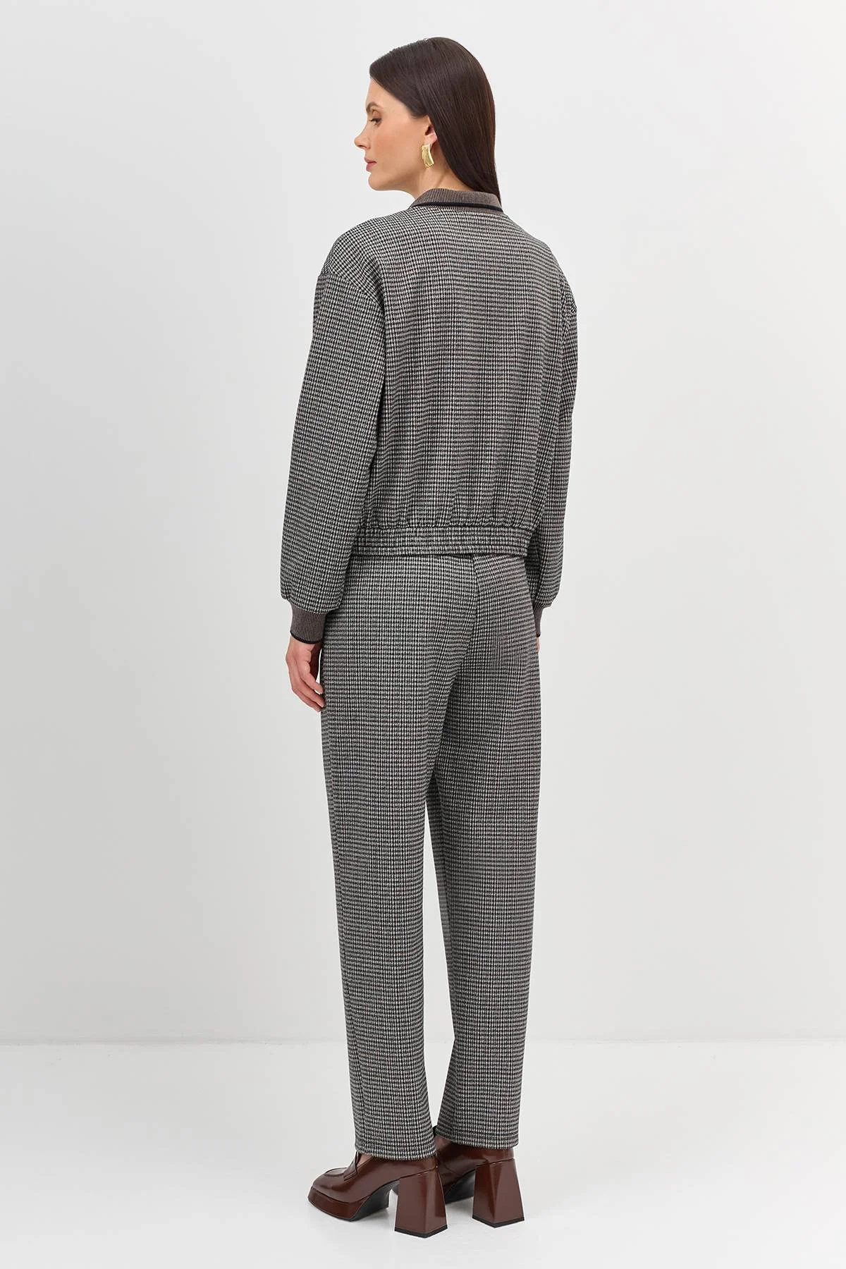 Лимитированная серия бомбер в мелкую клетку с палантином, 46