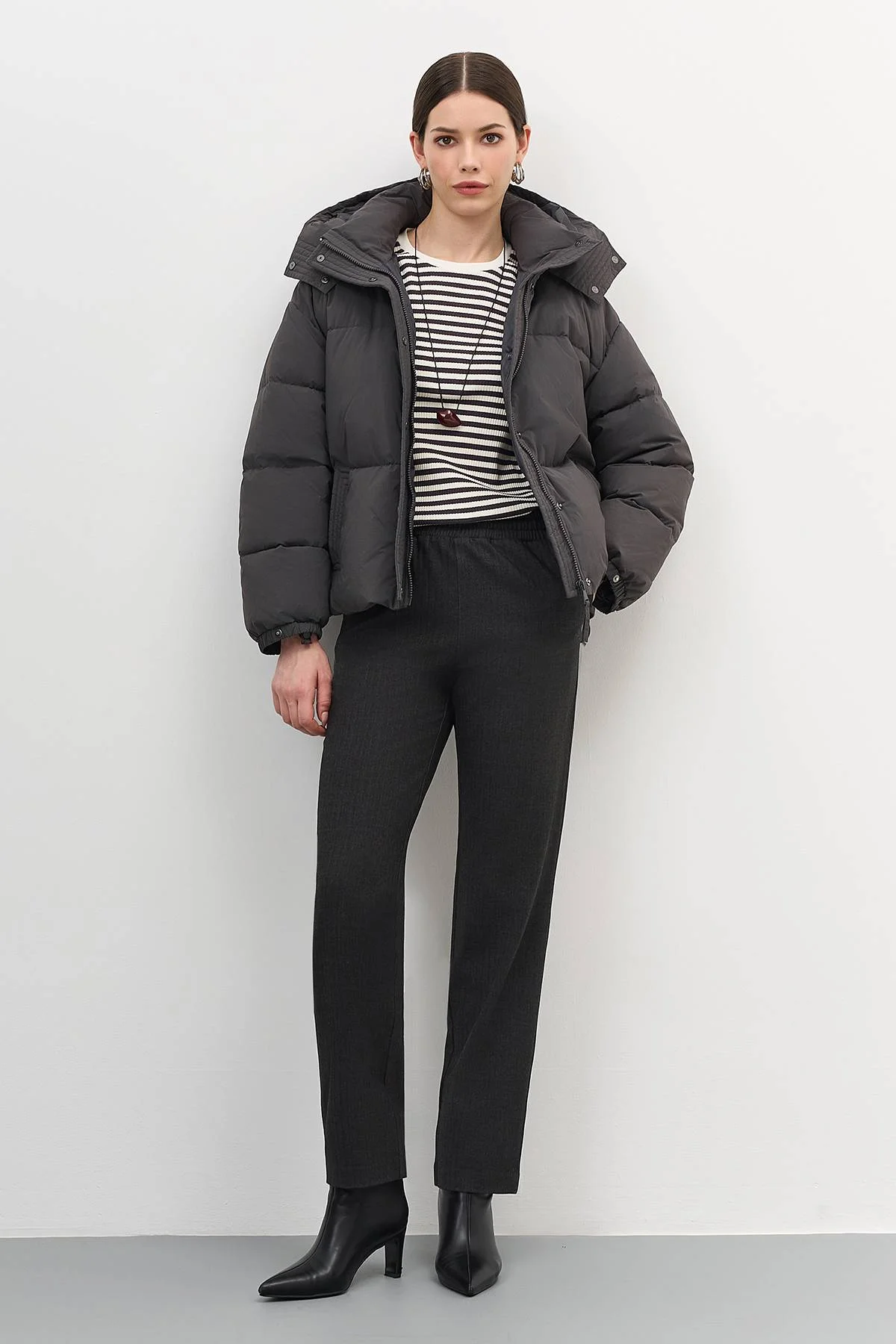 Лимитированная серия графитовая куртка с четким кроем и асимметрией с варежками, 40