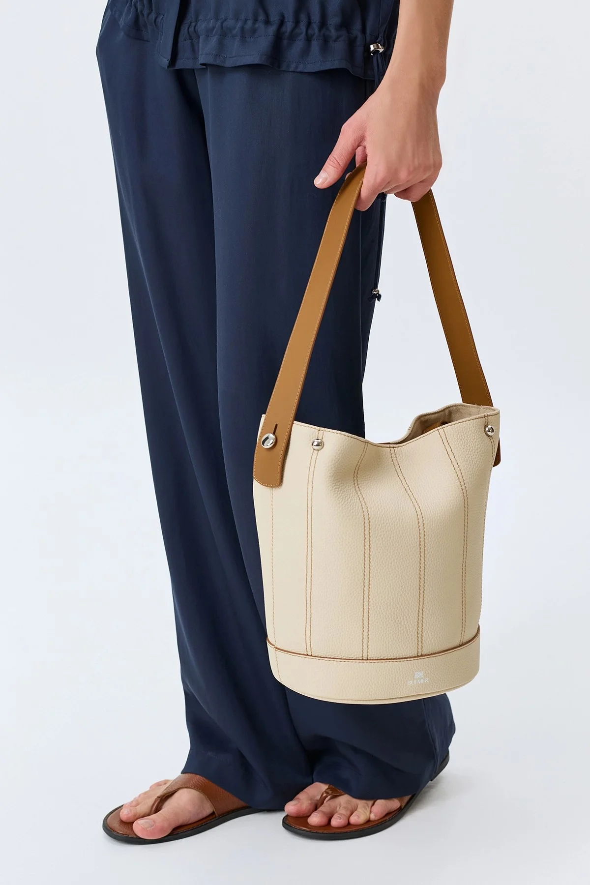 Сумка-ведро с косметичкой, One