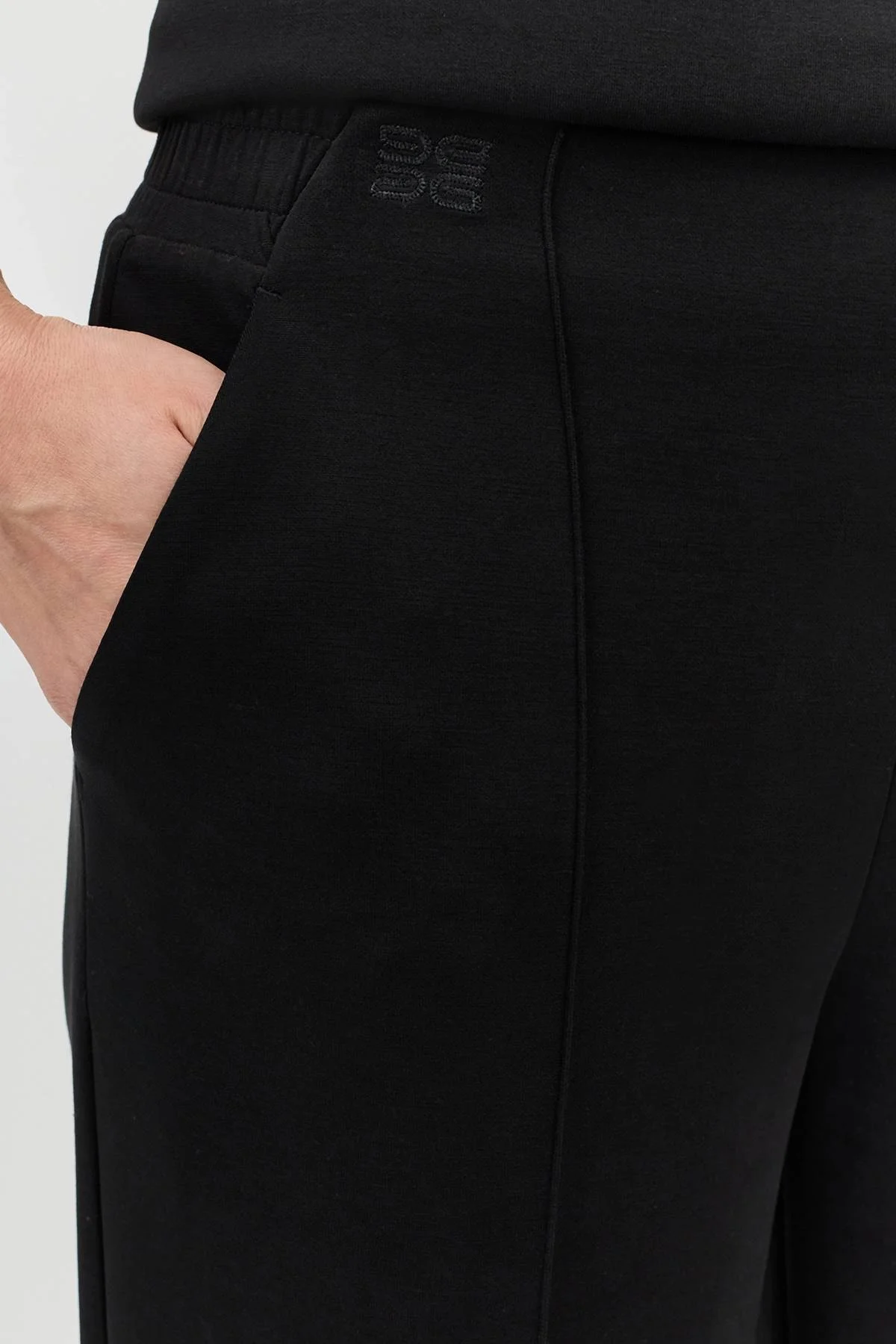 Широкие струящиеся брюки, 38