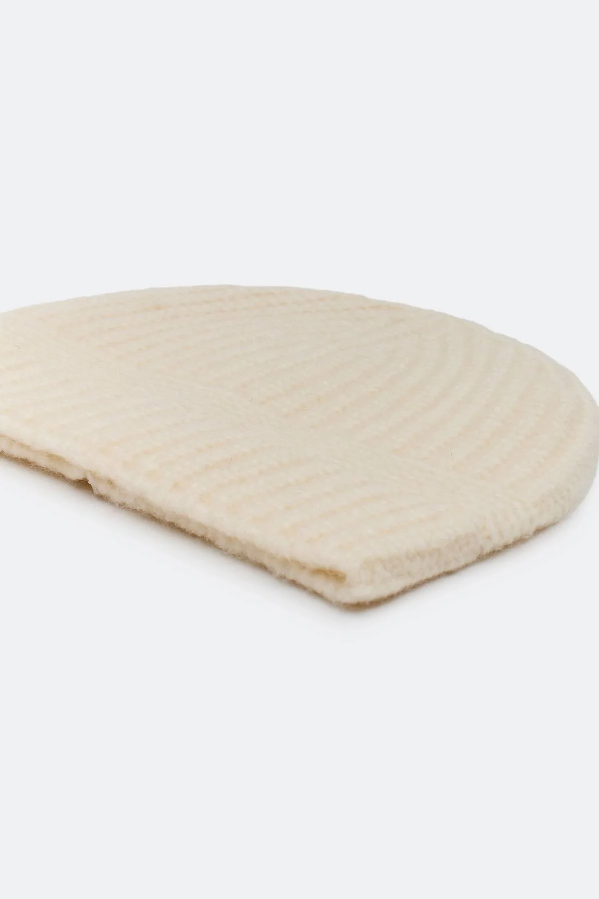 Светлая шапка с шерстью, One