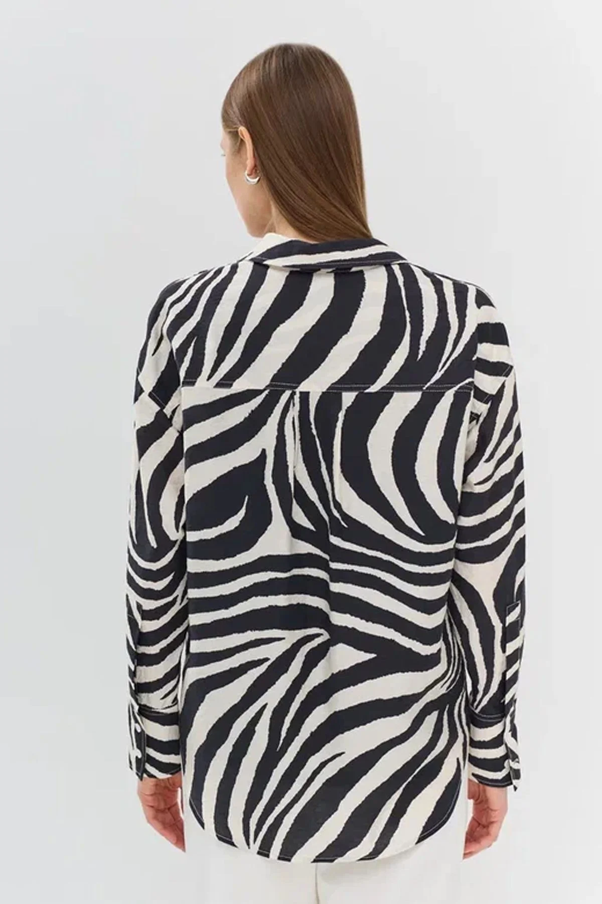 Свободная блузка из вискозы с анималистичным принтом, 52р