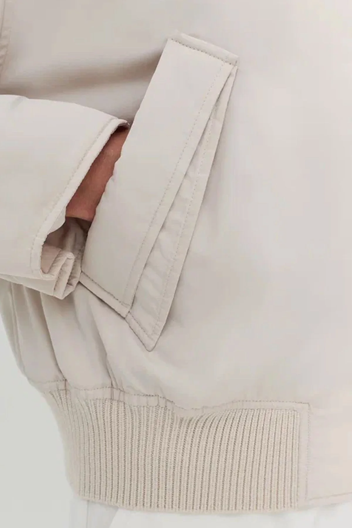 Куртка-бомбер с трикотажной манишкой на молнии, 50р