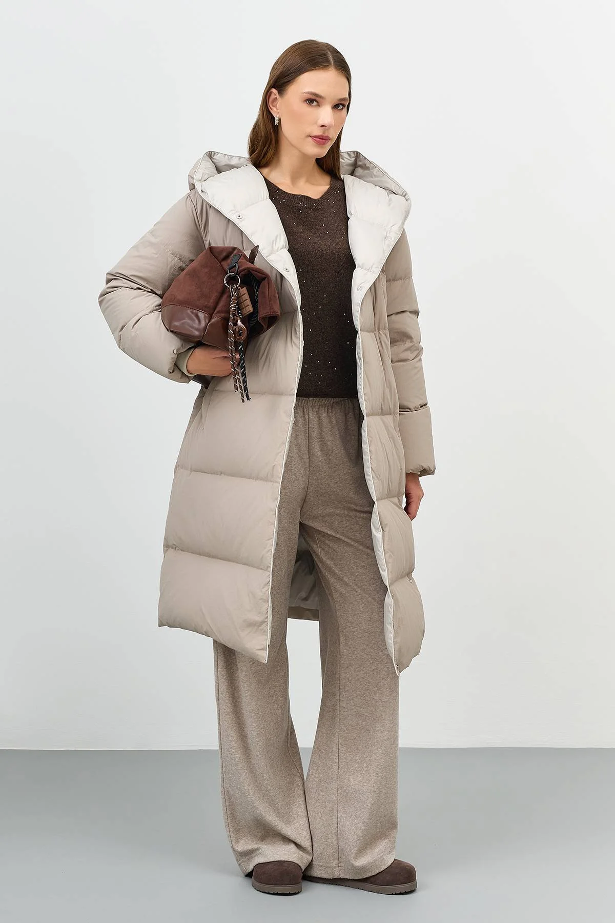 Лимитированная серия пуховик с капюшоном и палантин, 48